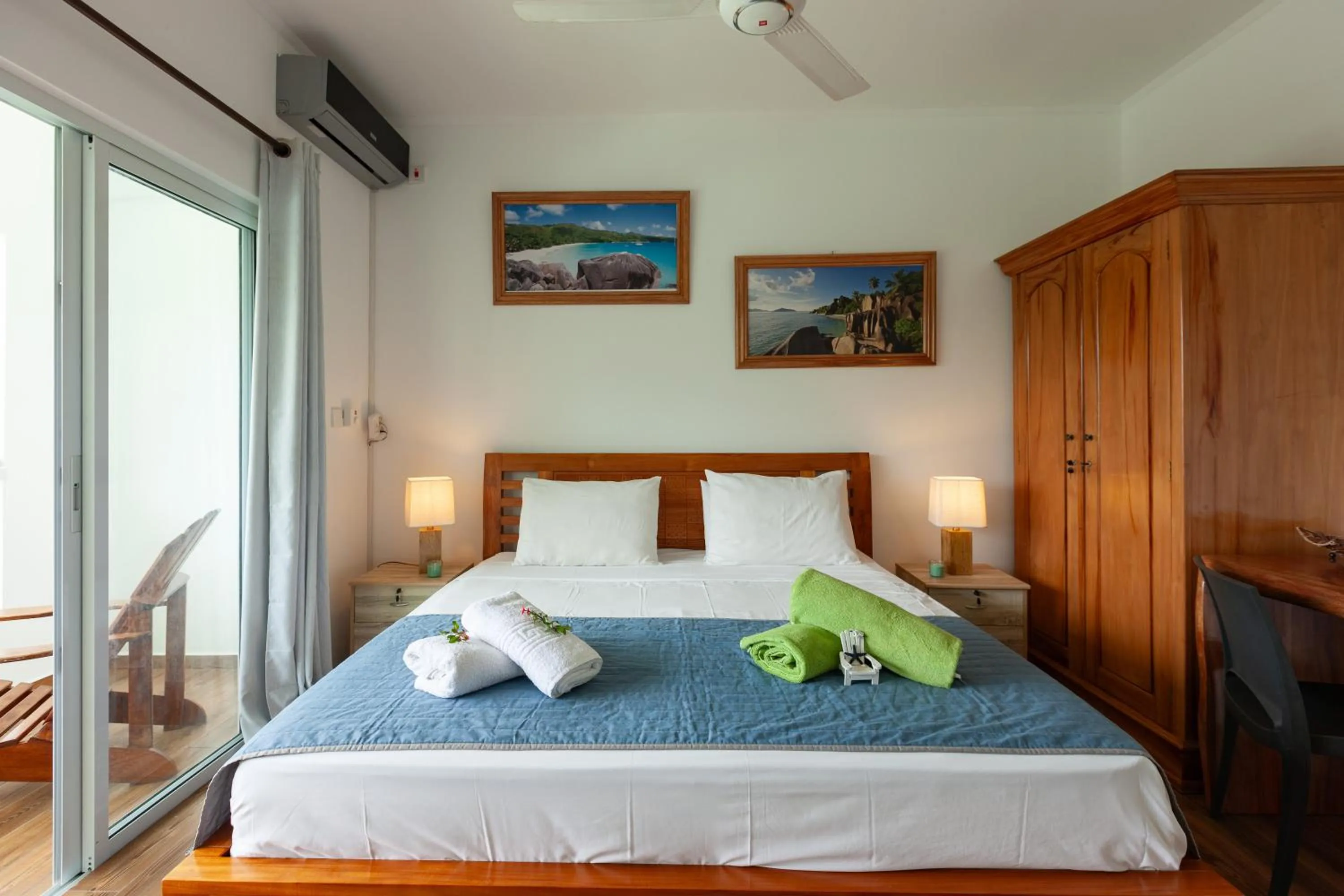 Bed in Villa Anse La Blague