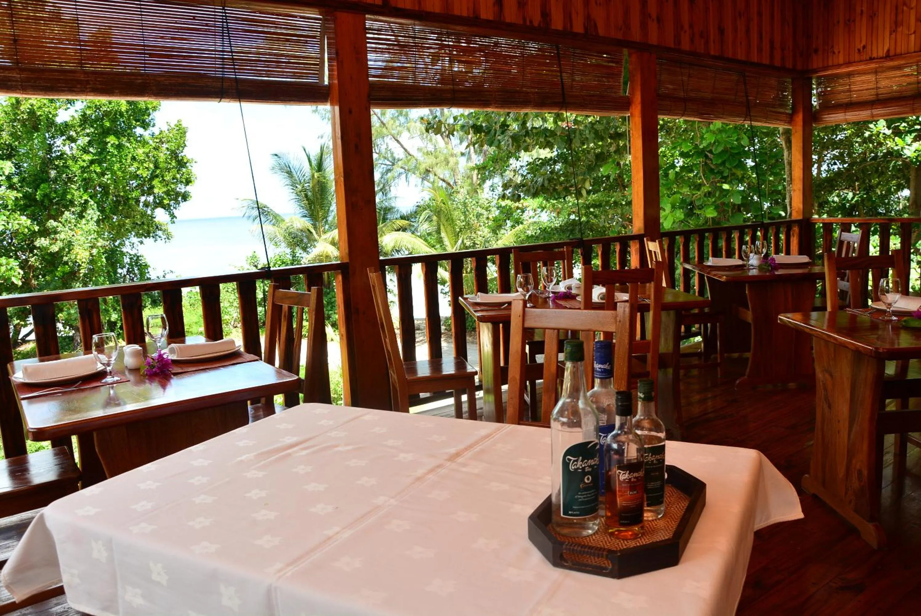 Restaurant/places to eat in Villa Anse La Blague