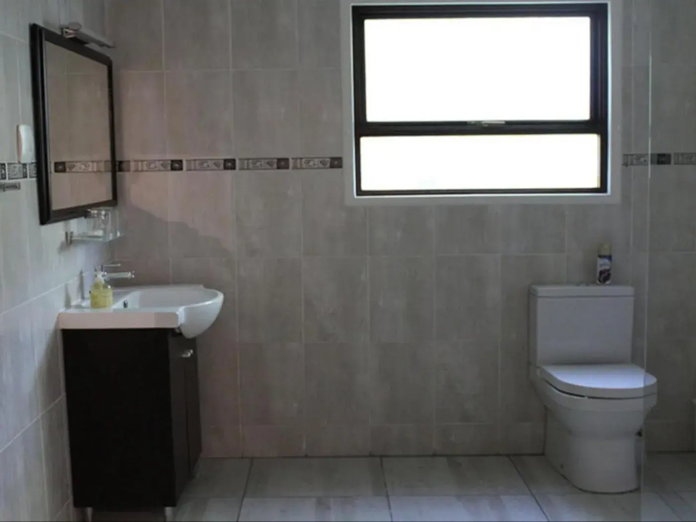 Comfort Family Room in Somerset Guest Lodge - Western Cape Comfort Family Room in Somerset Guest Lodge - Western Cape