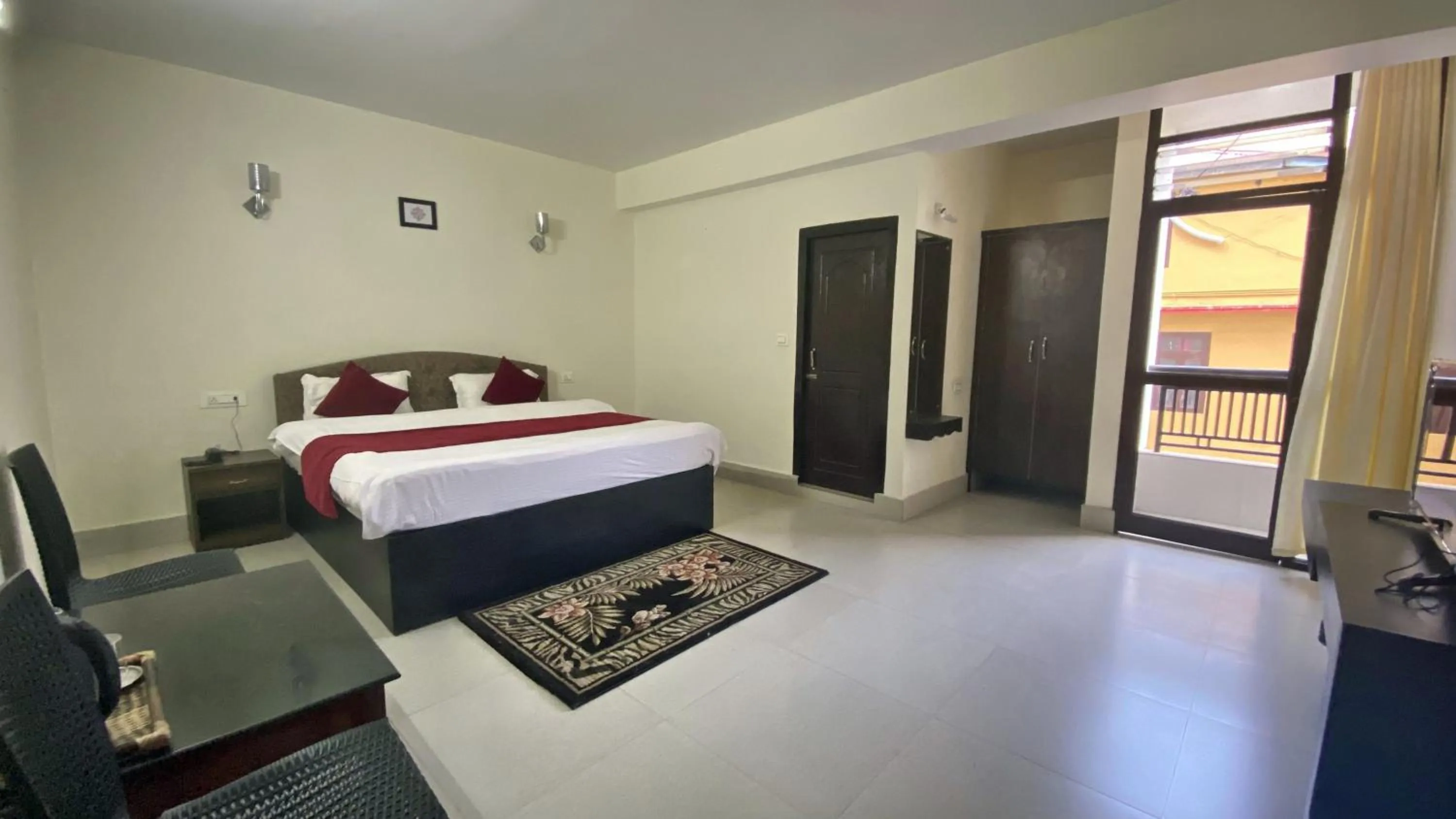 Bed in Lingmoo Residency