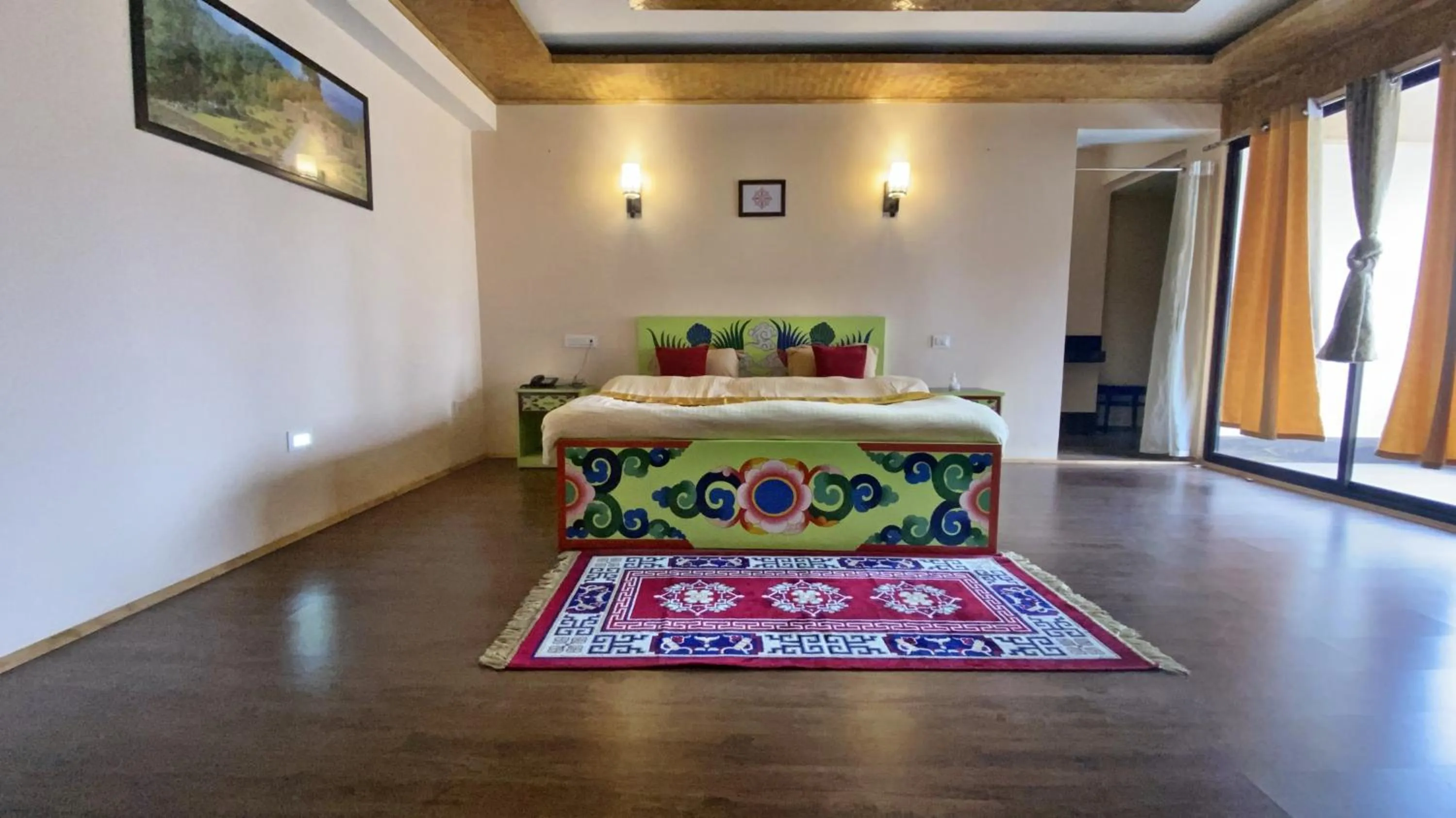 Photo of the whole room, Bed in Lingmoo Residency