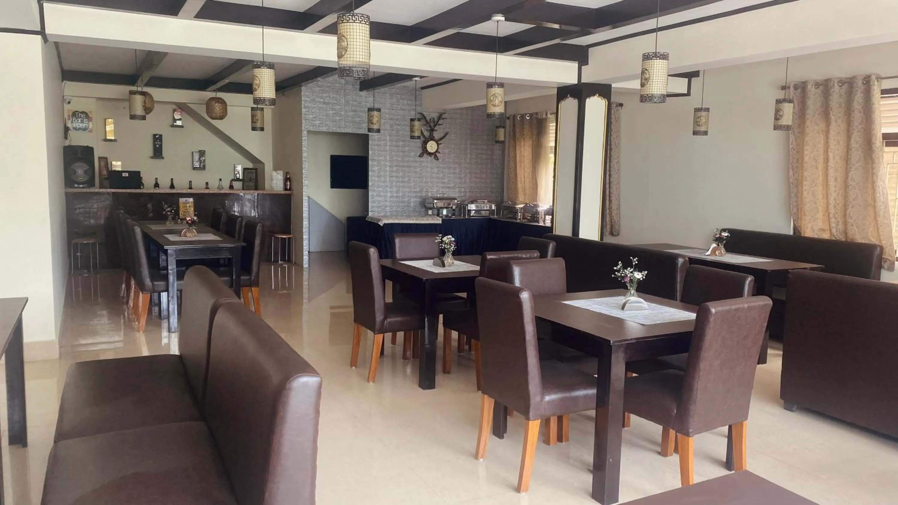 Restaurant/places to eat in Lingmoo Residency