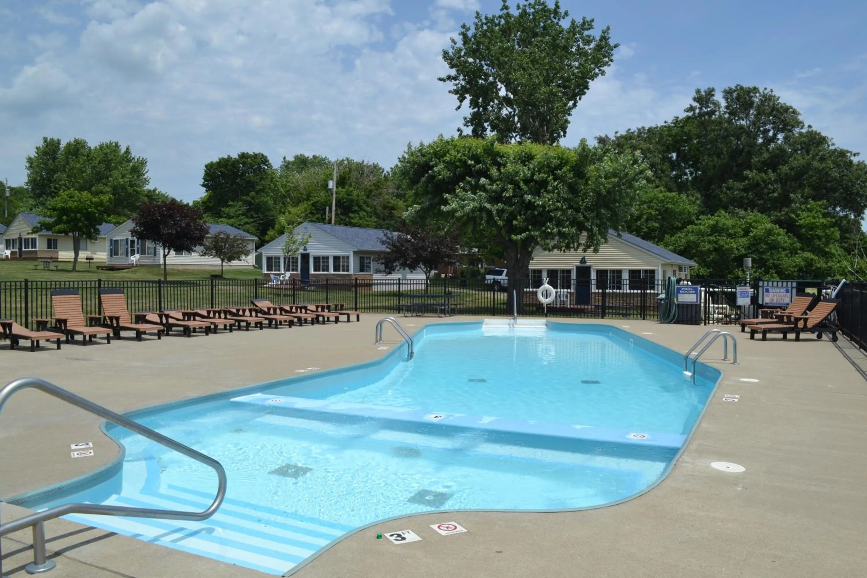 Swimming pool in South Beach Resort Hotel