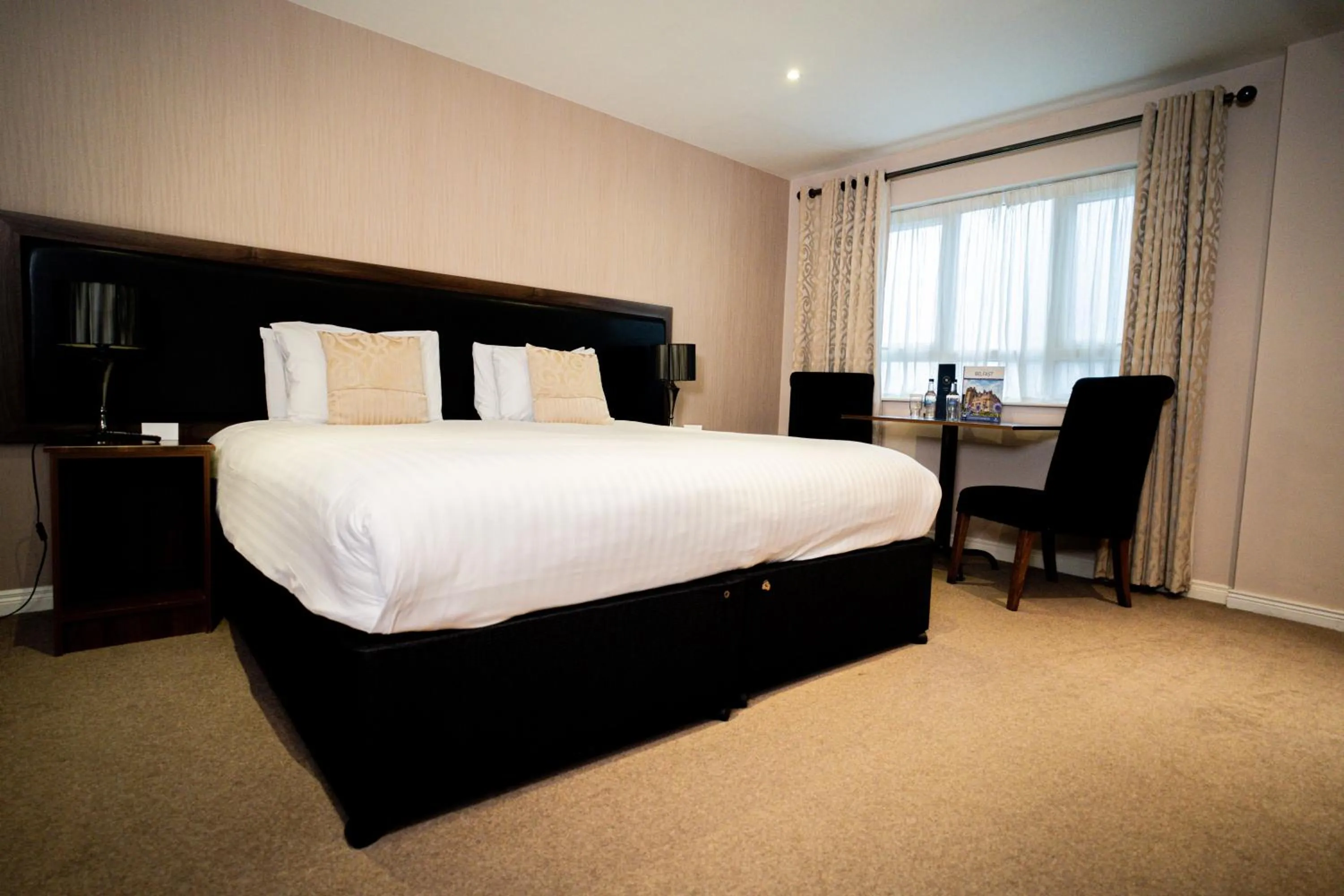 Bed in The Malone Hotel