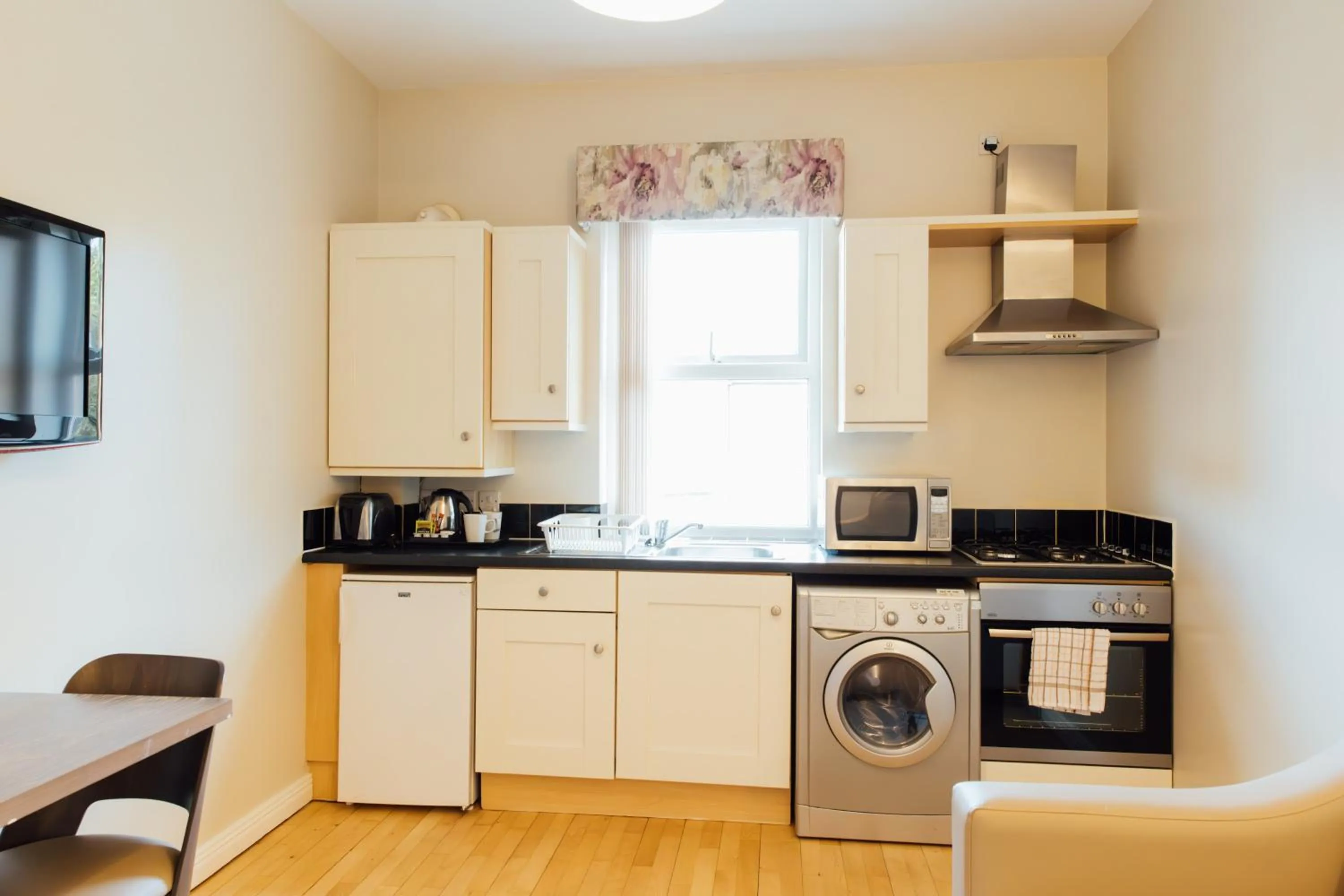 Kitchen or kitchenette in The Malone Hotel
