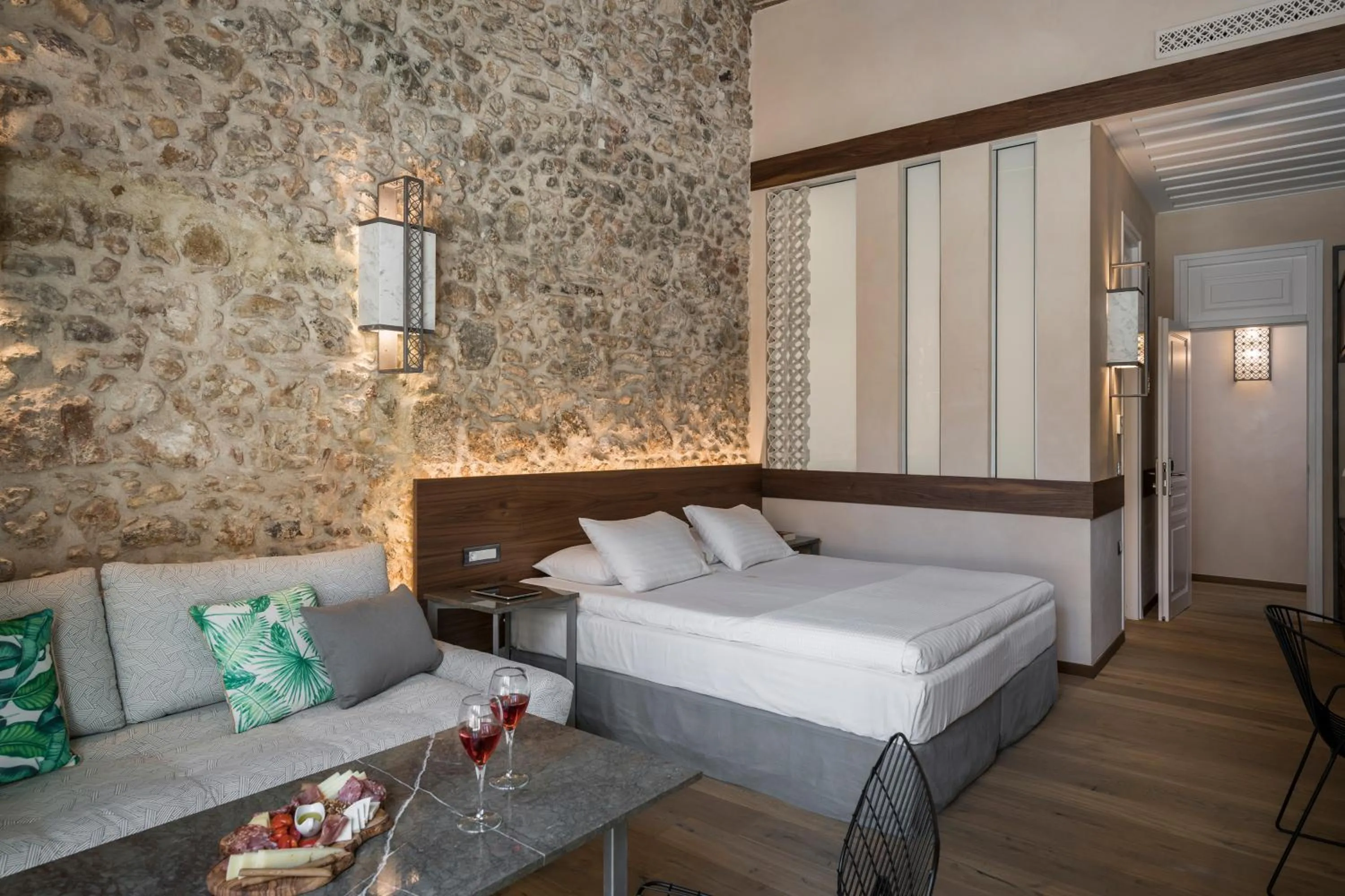 Bed in Ambassadors Residence Boutique Hotel