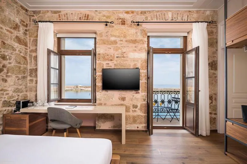 Balcony/Terrace, Bed in Ambassadors Residence Boutique Hotel