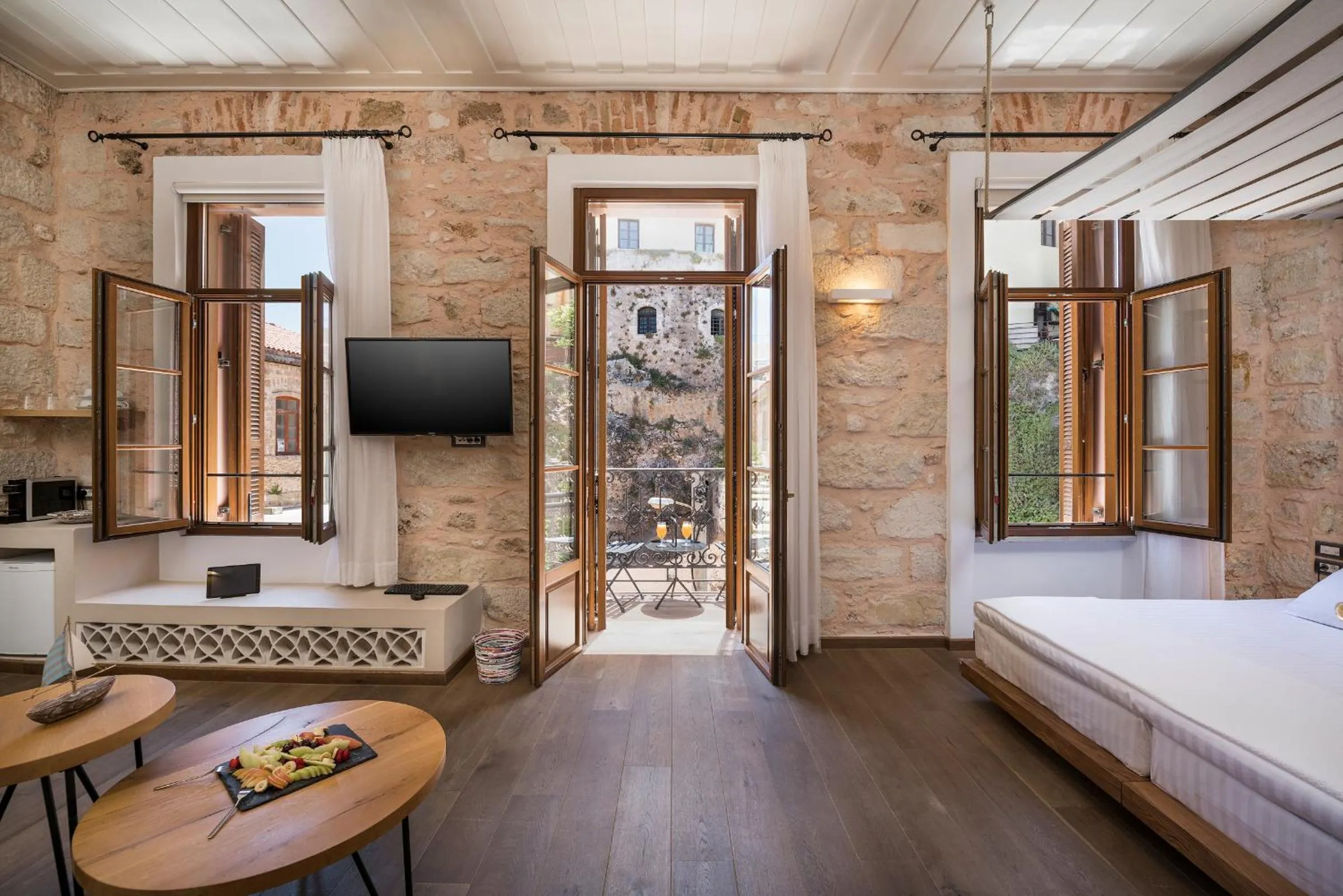 Balcony/Terrace, Bed in Ambassadors Residence Boutique Hotel