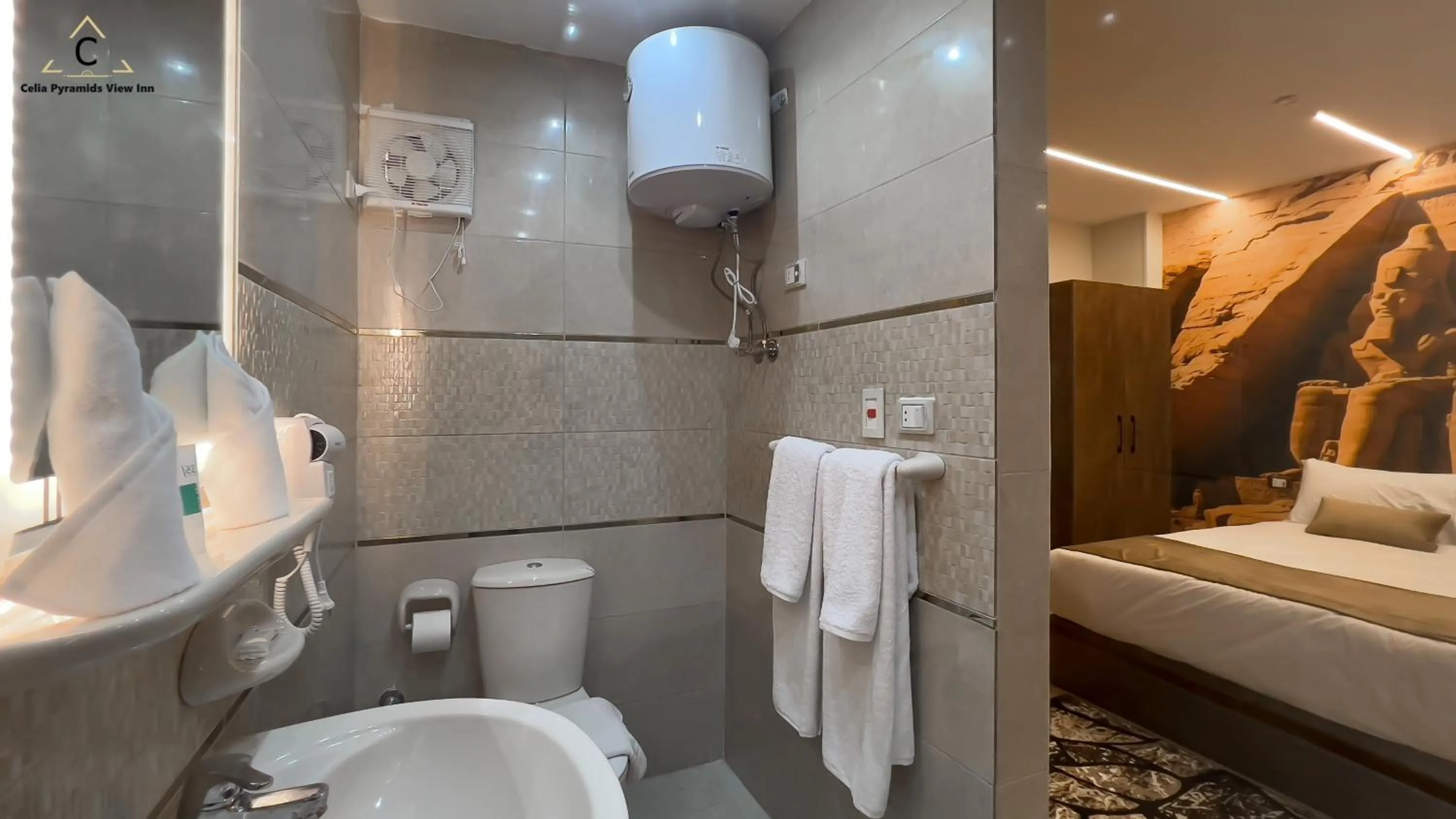 Shower in Celia Pyramids View inn