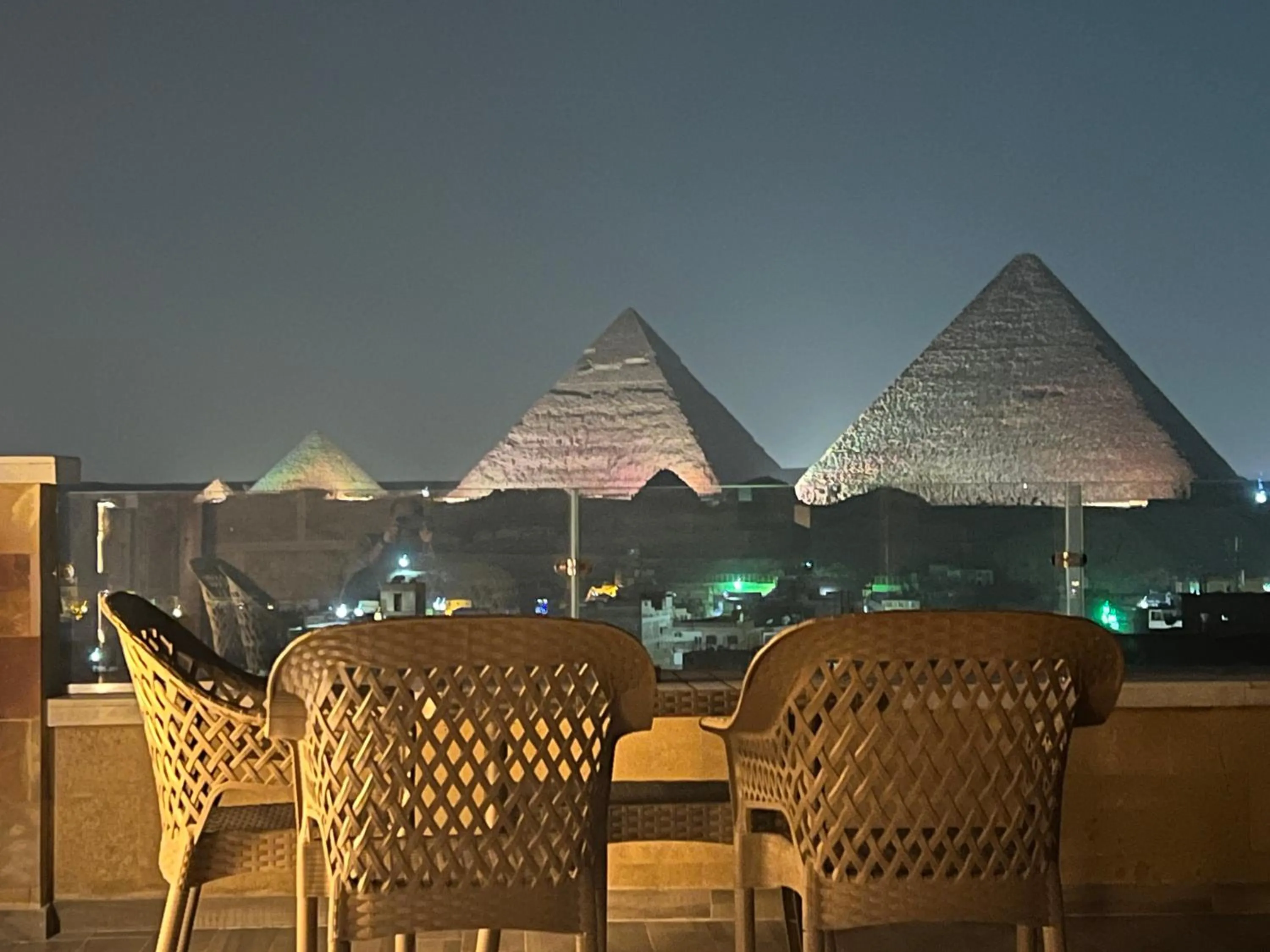 Restaurant/places to eat in Celia Pyramids View inn