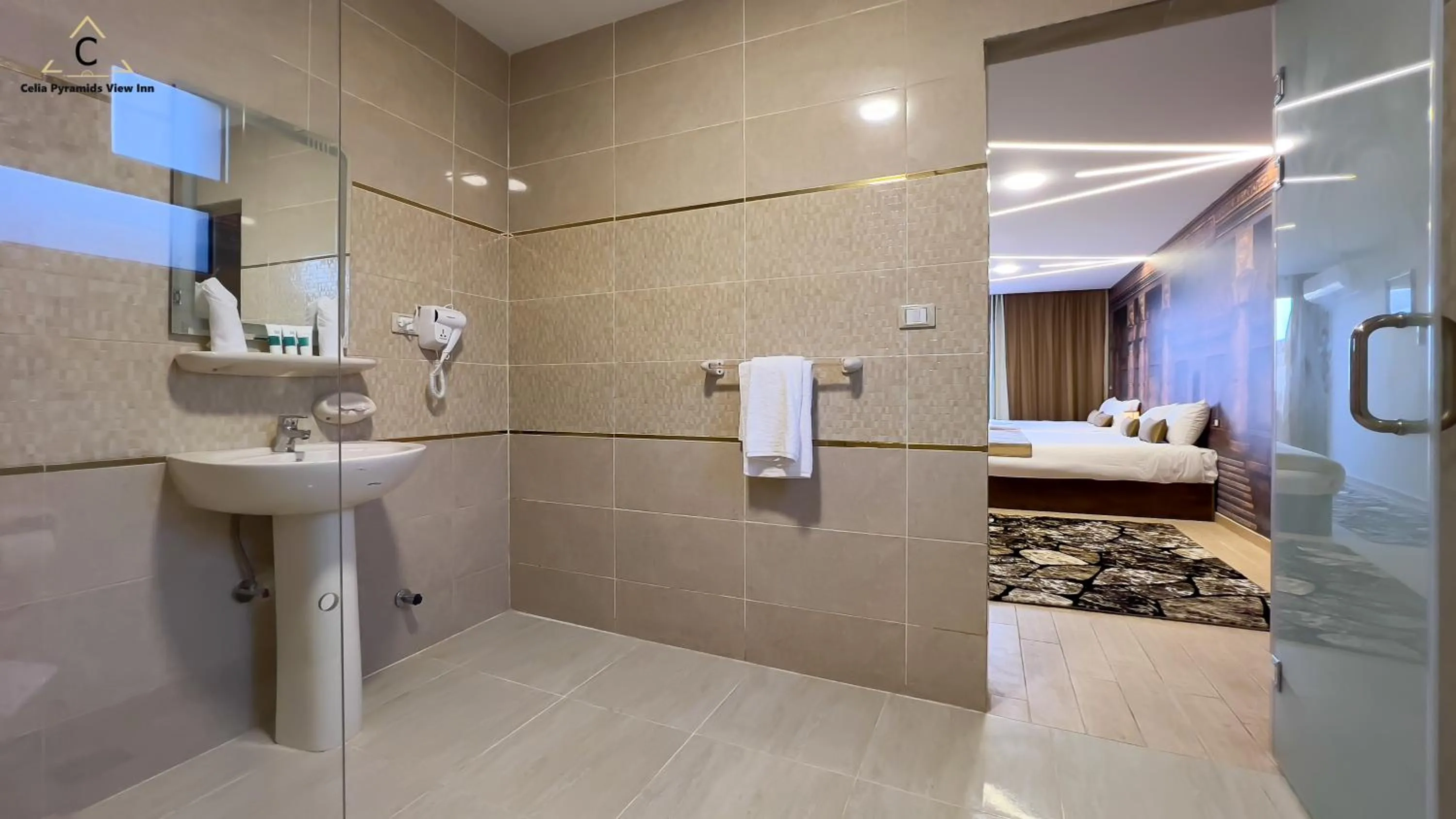 Shower in Celia Pyramids View inn