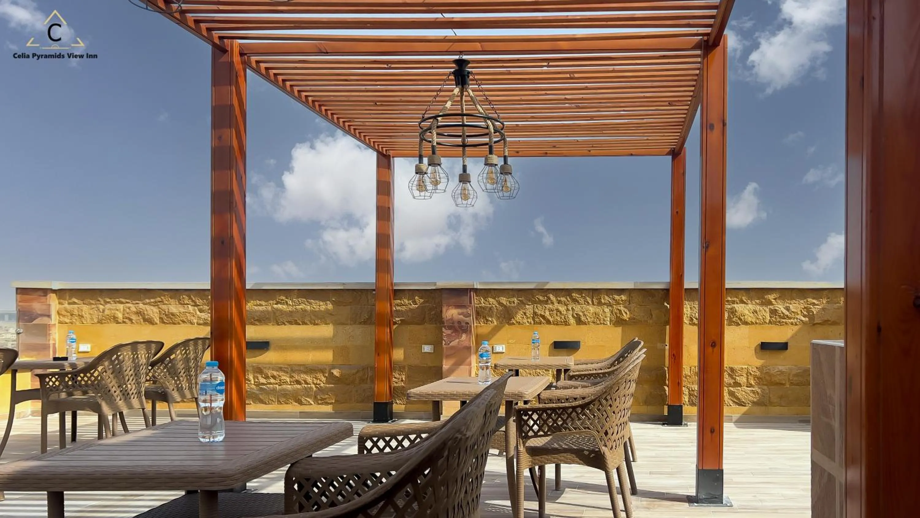 Restaurant/places to eat in Celia Pyramids View inn