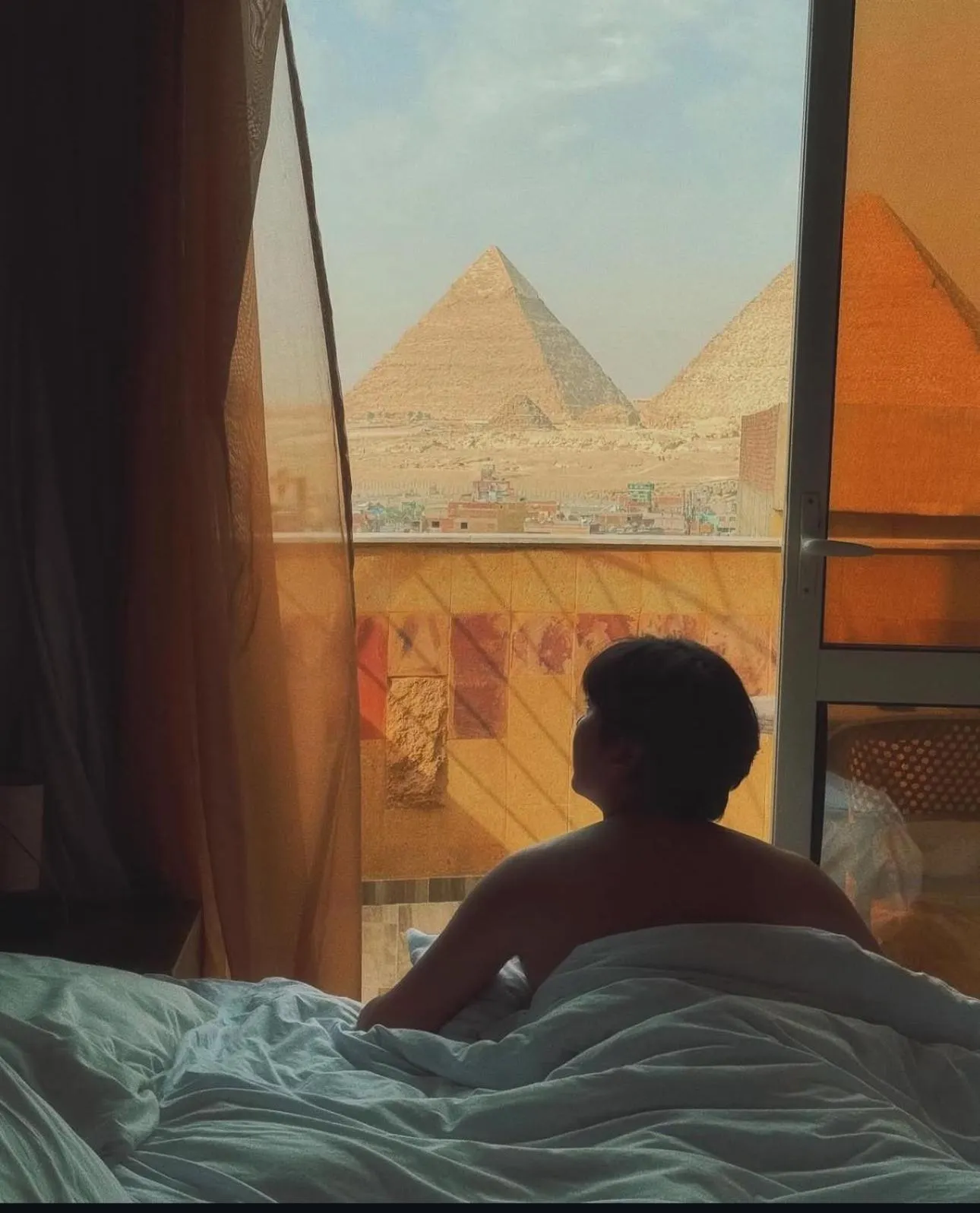 Bed in Celia Pyramids View inn