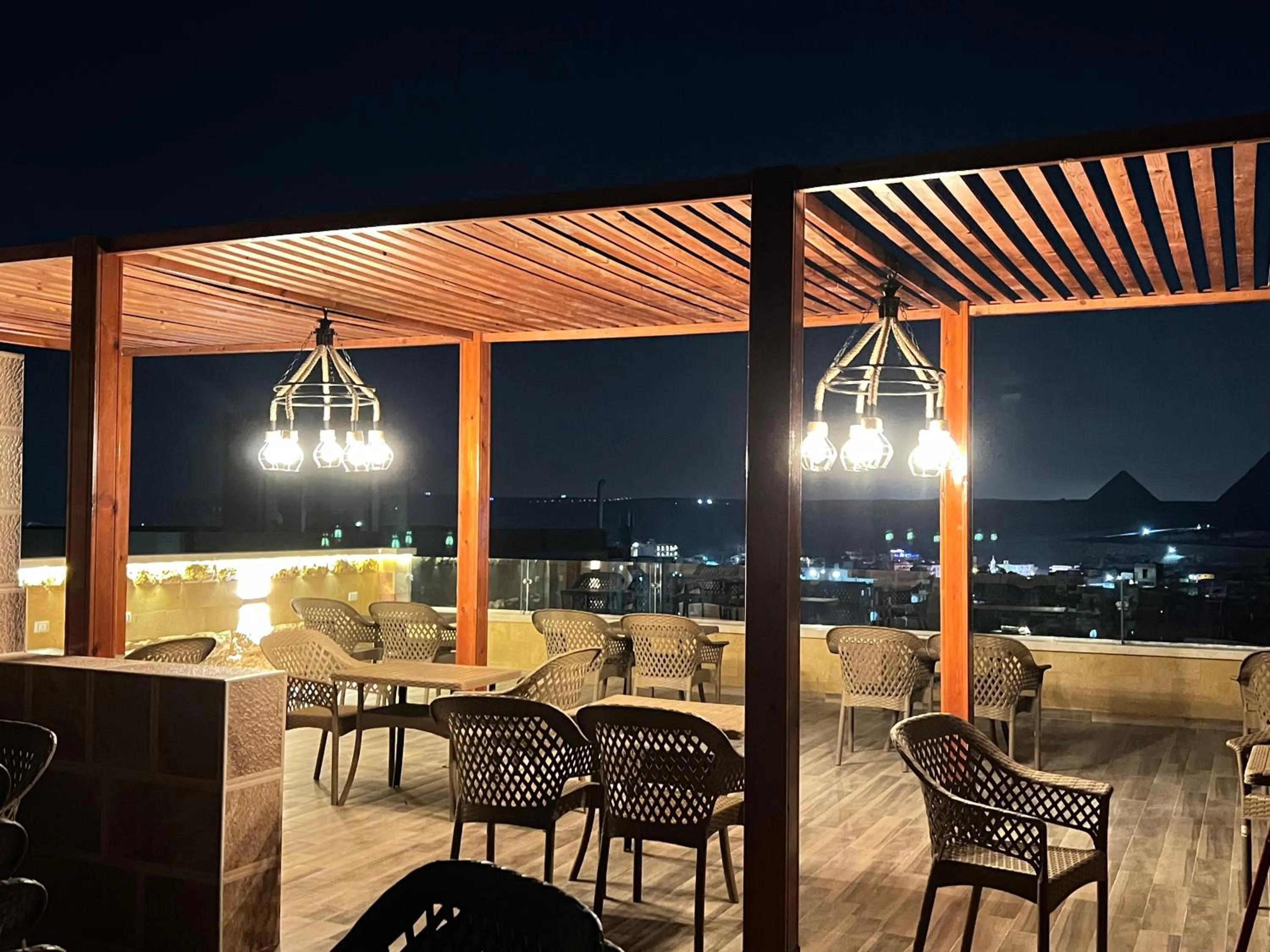 Restaurant/places to eat in Celia Pyramids View inn