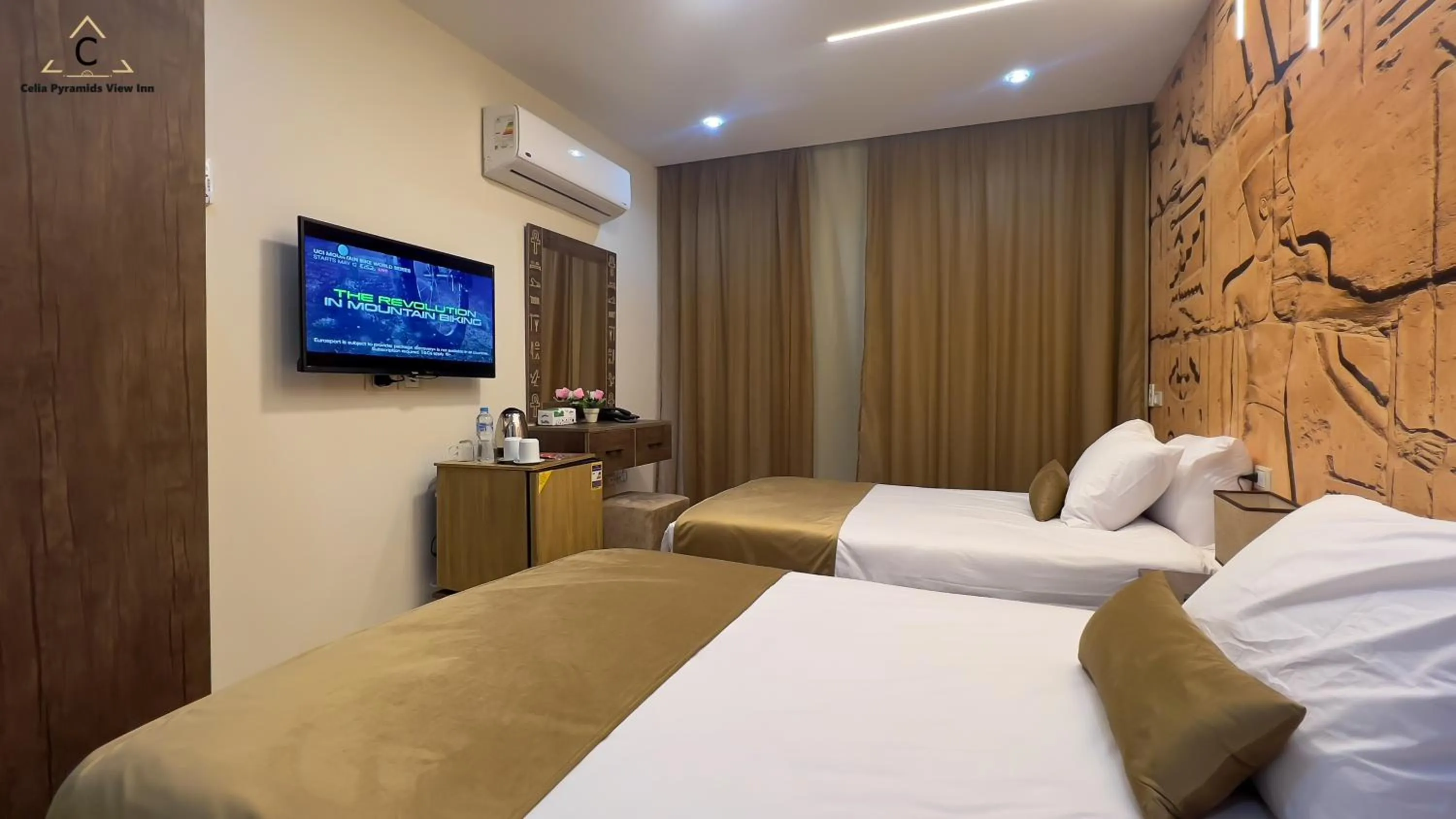 Bed in Celia Pyramids View inn