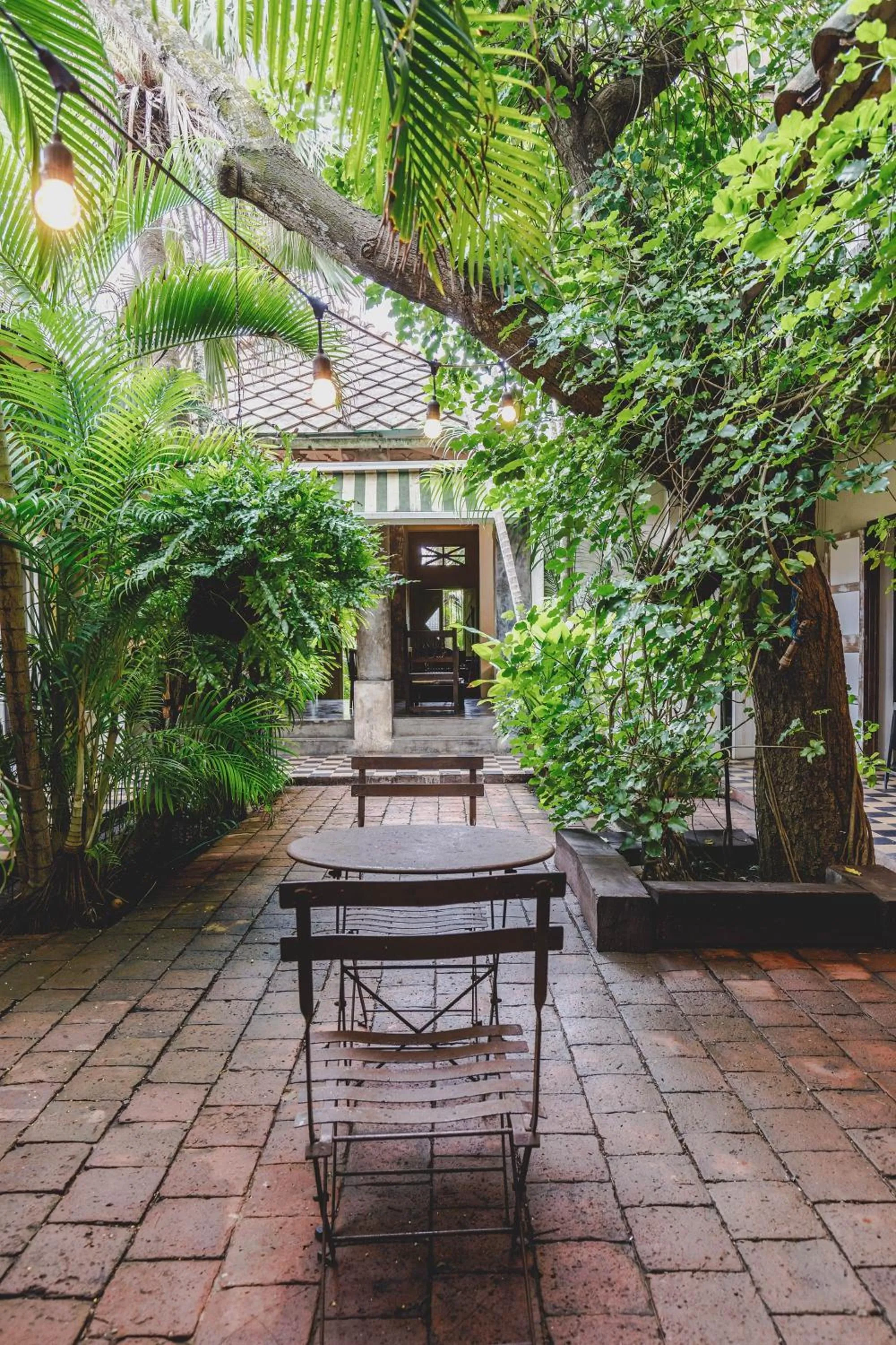 Patio in Casa Real Del Cabrero by Soho