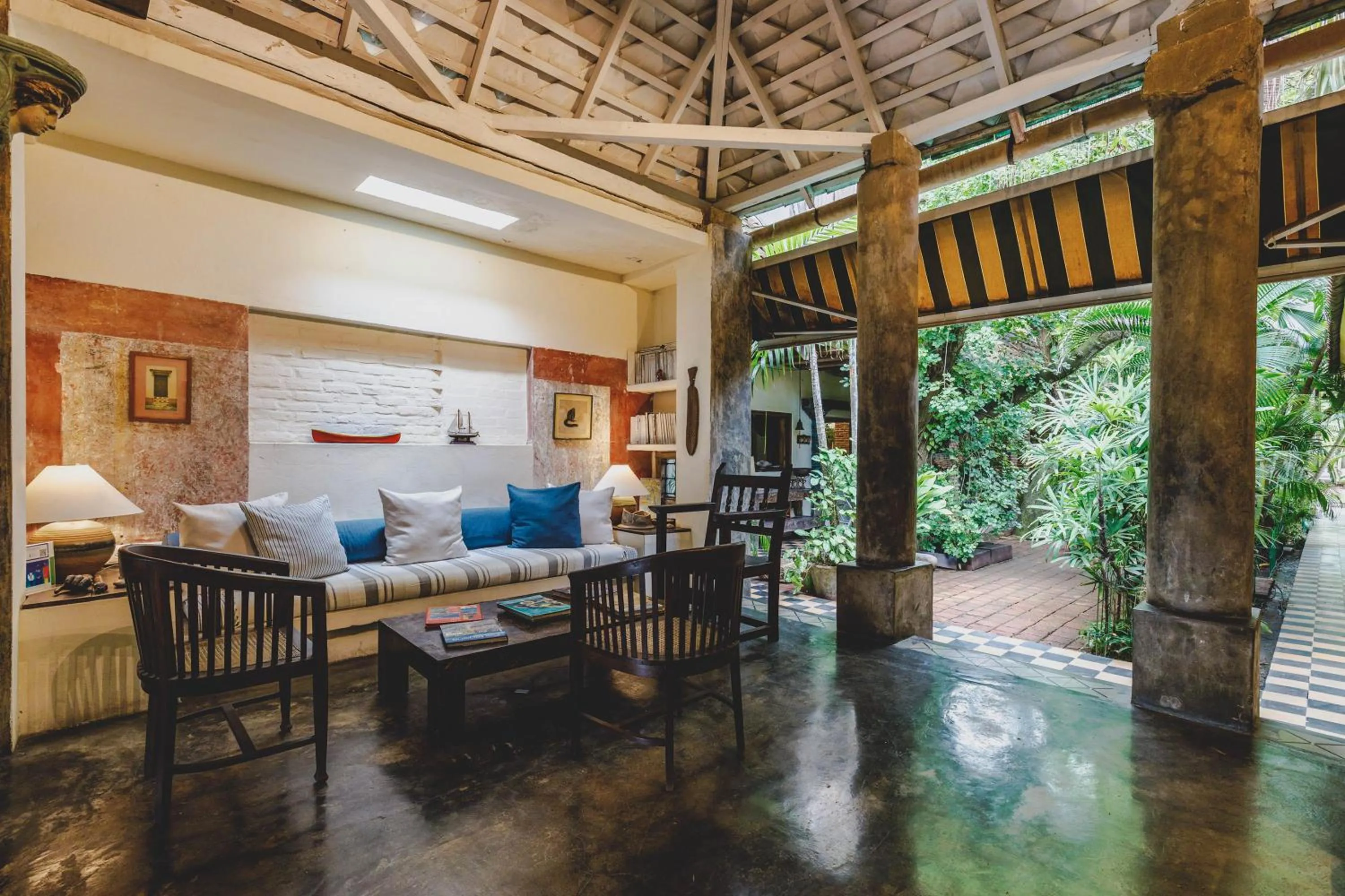 Living room in Casa Real Del Cabrero by Soho