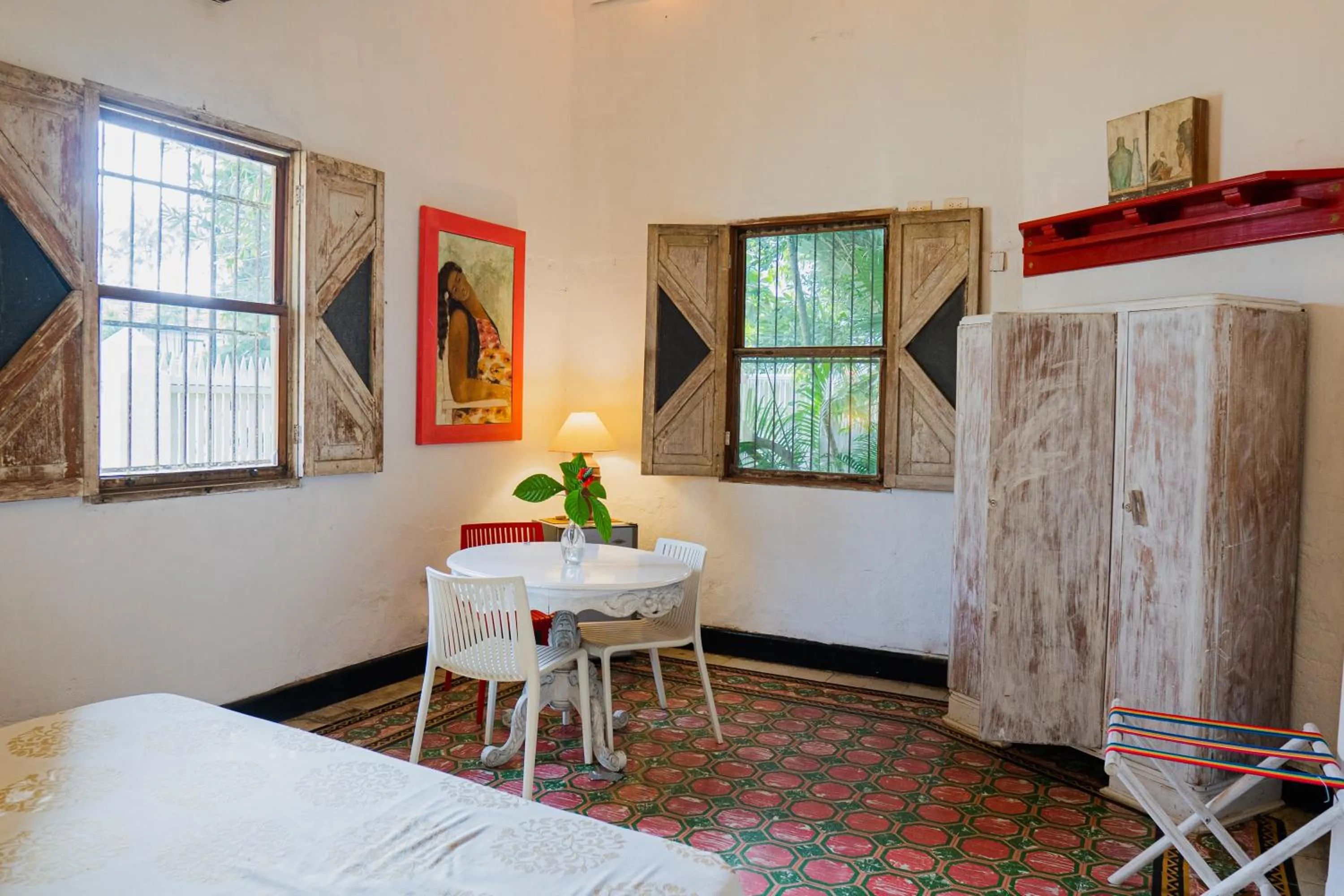 Living room, Bed in Casa Real Del Cabrero by Soho