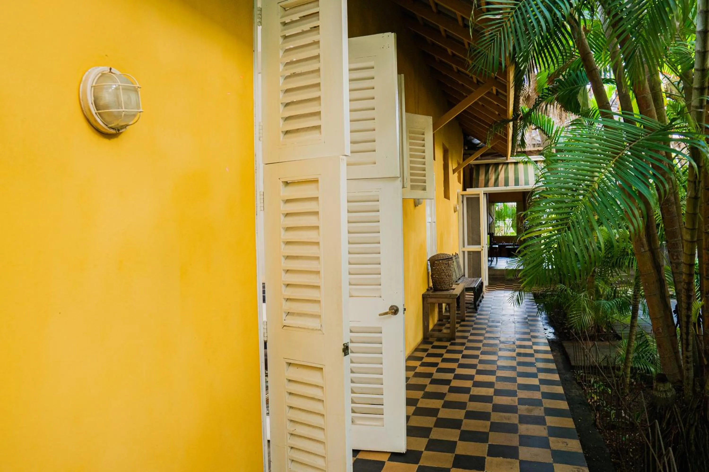 Patio in Casa Real Del Cabrero by Soho