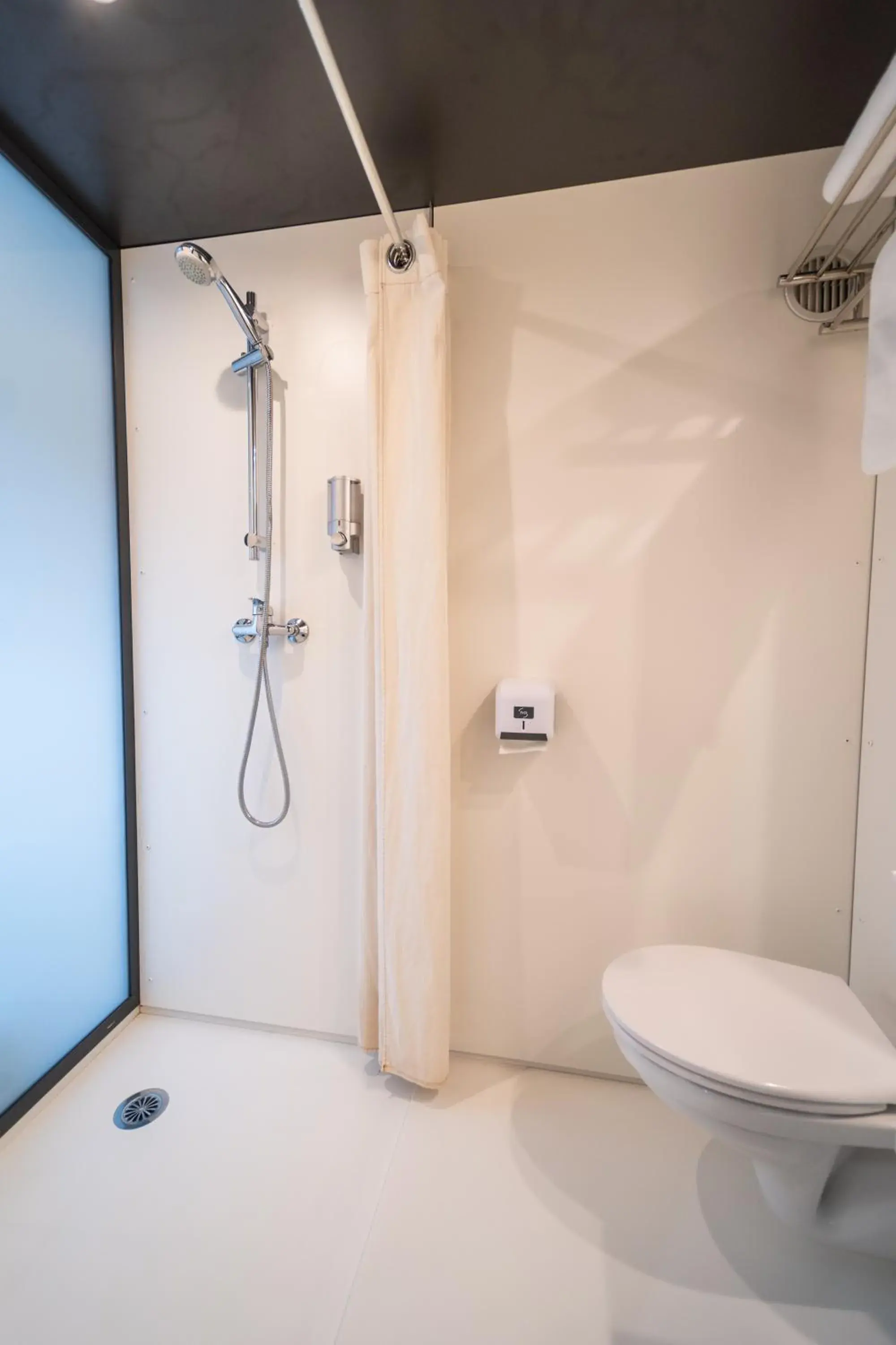 Triple Room in In Hotel Nancy Frouard Triple Room in In Hotel Nancy Frouard