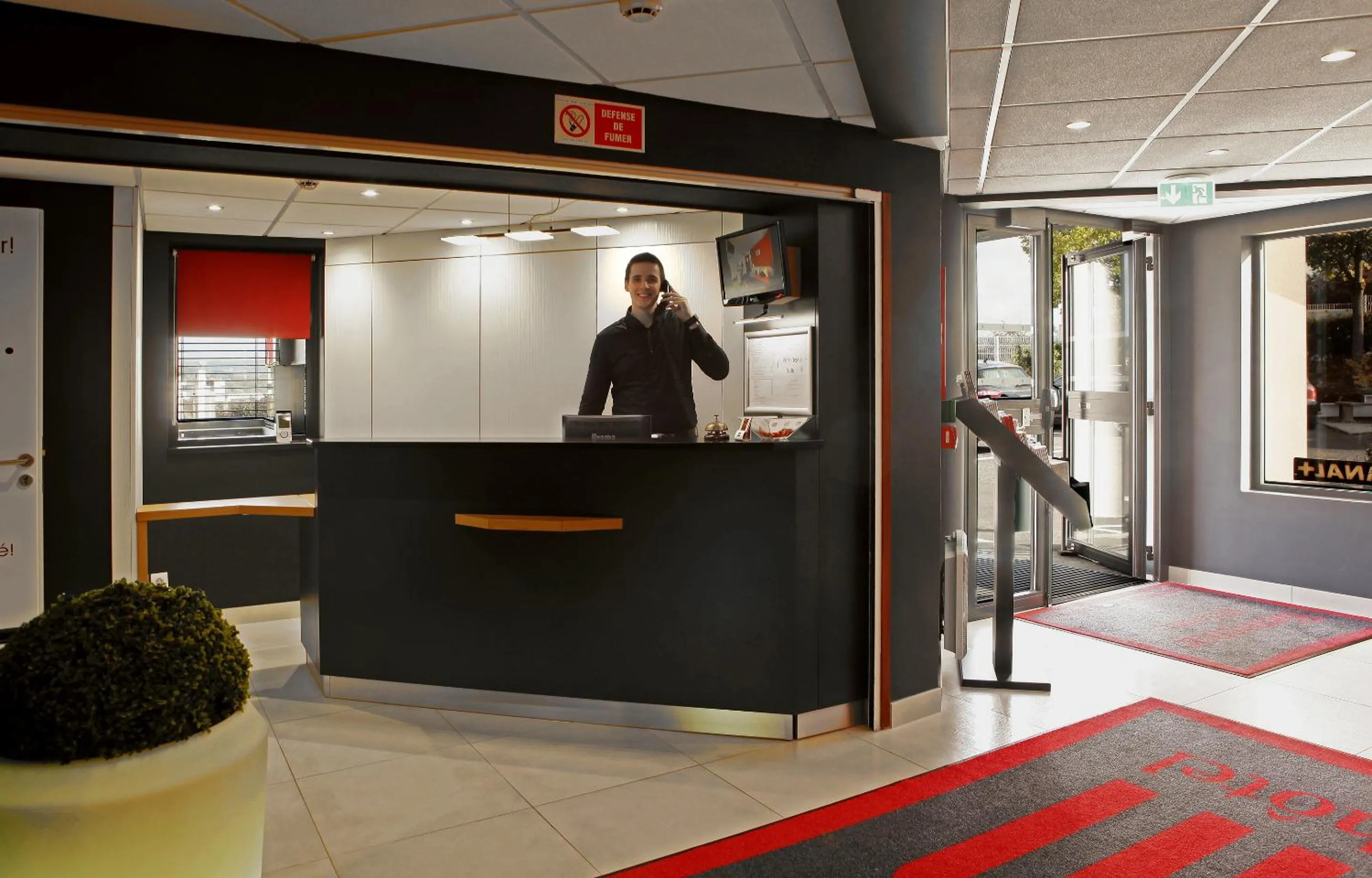 Lobby or reception in In Hotel Nancy Frouard