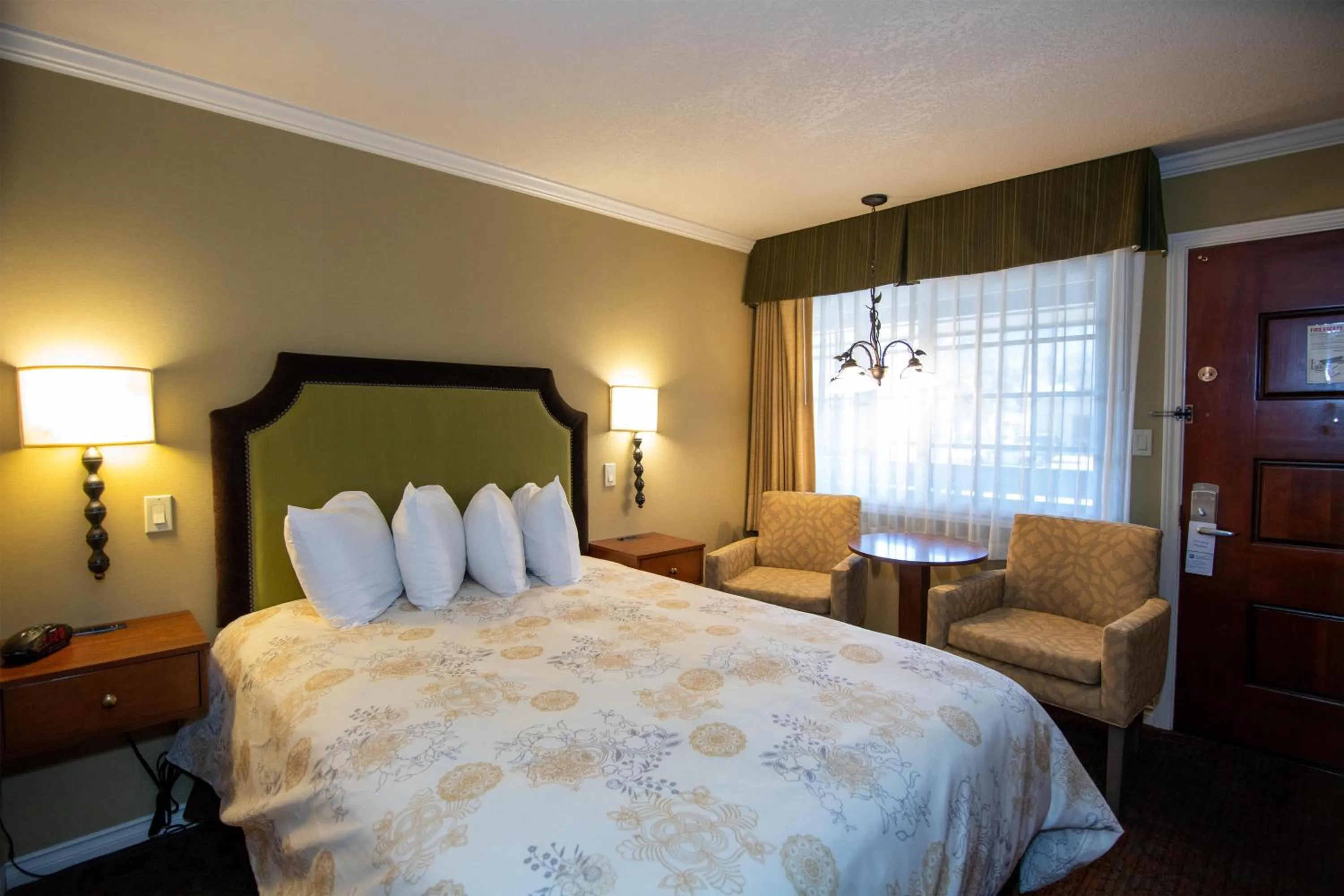 Bedroom, Bed in The Bard's Inn - BW Signature Collection by Best Western