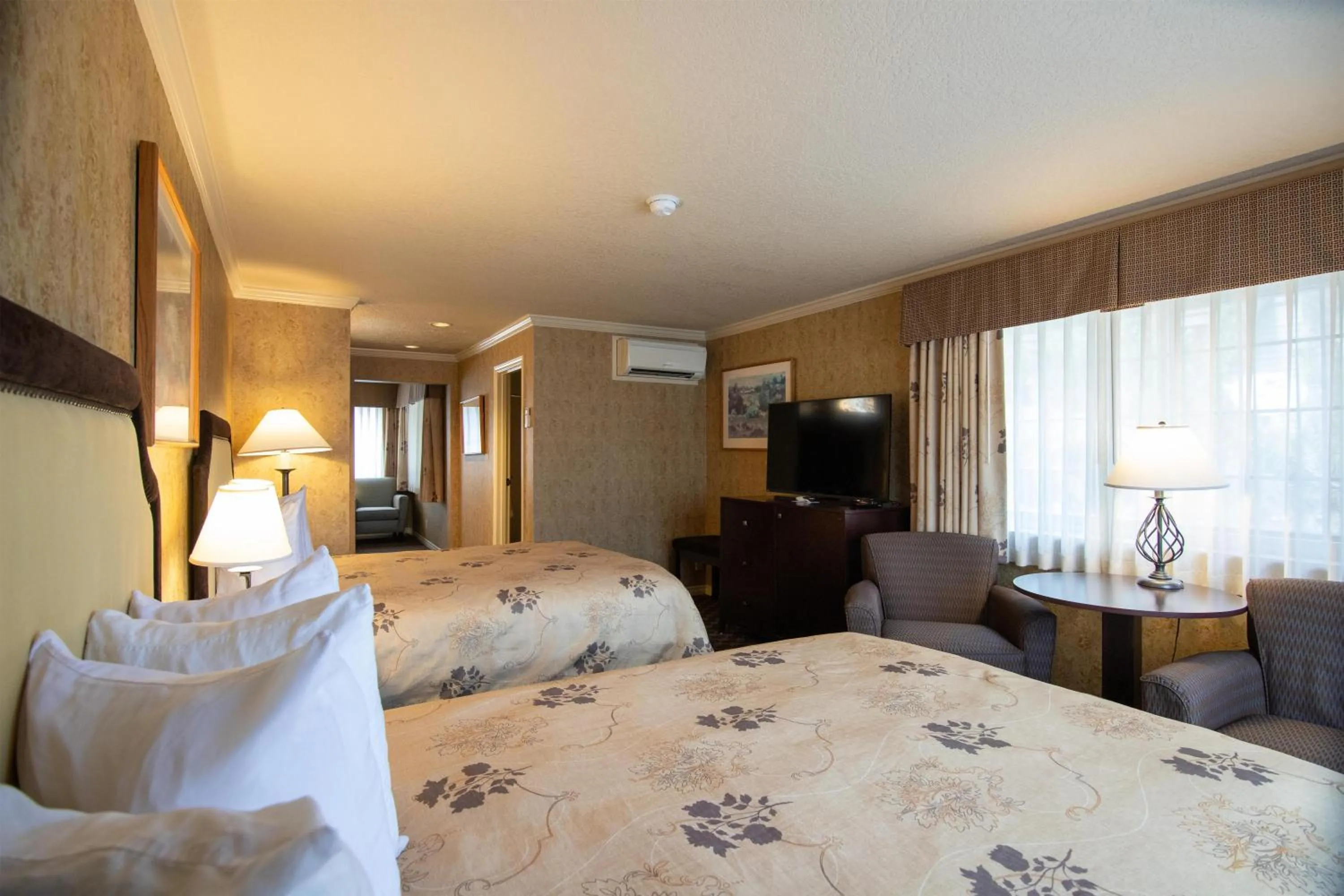 Bedroom, Bed in The Bard's Inn - BW Signature Collection by Best Western