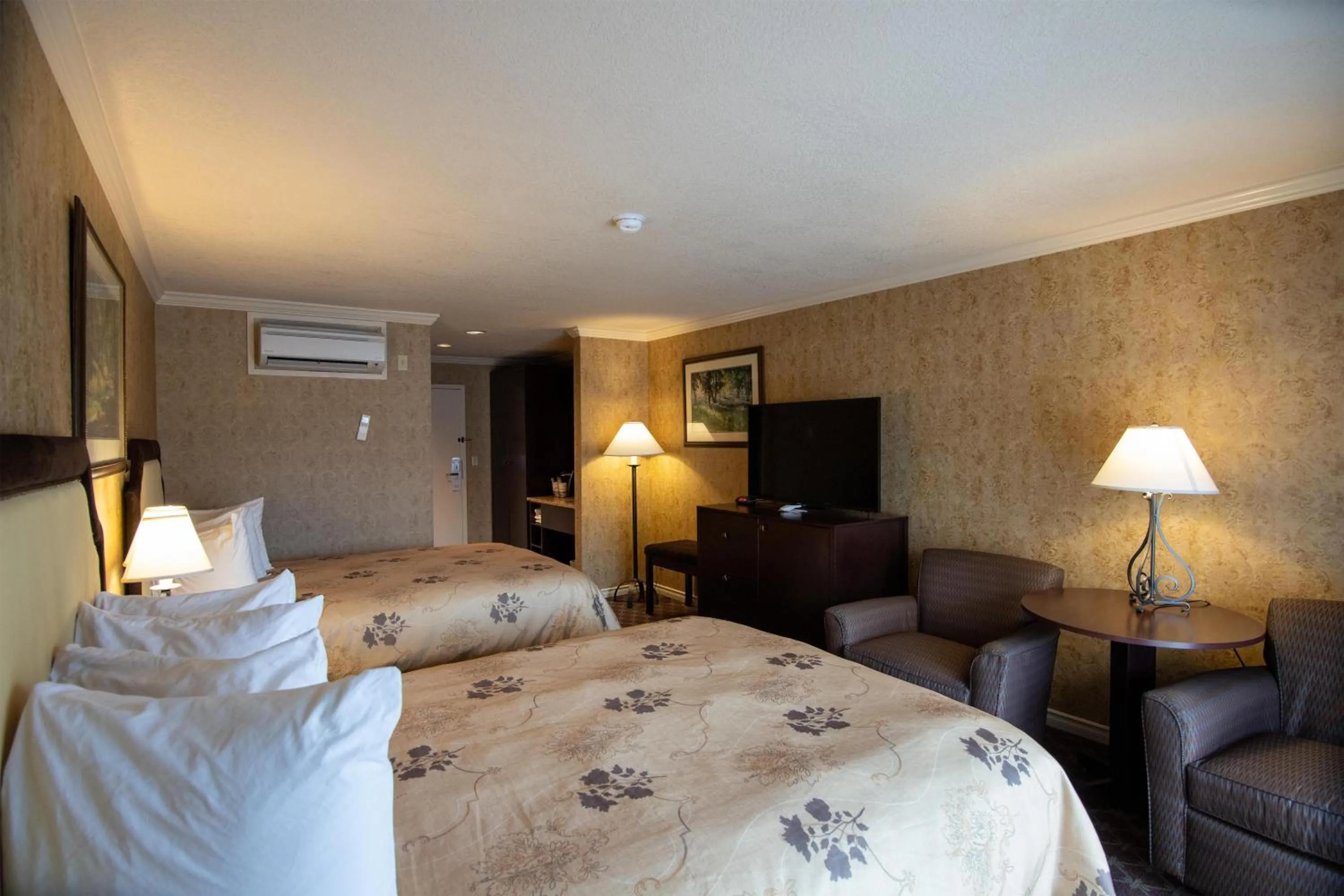 Bedroom, Bed in The Bard's Inn - BW Signature Collection by Best Western