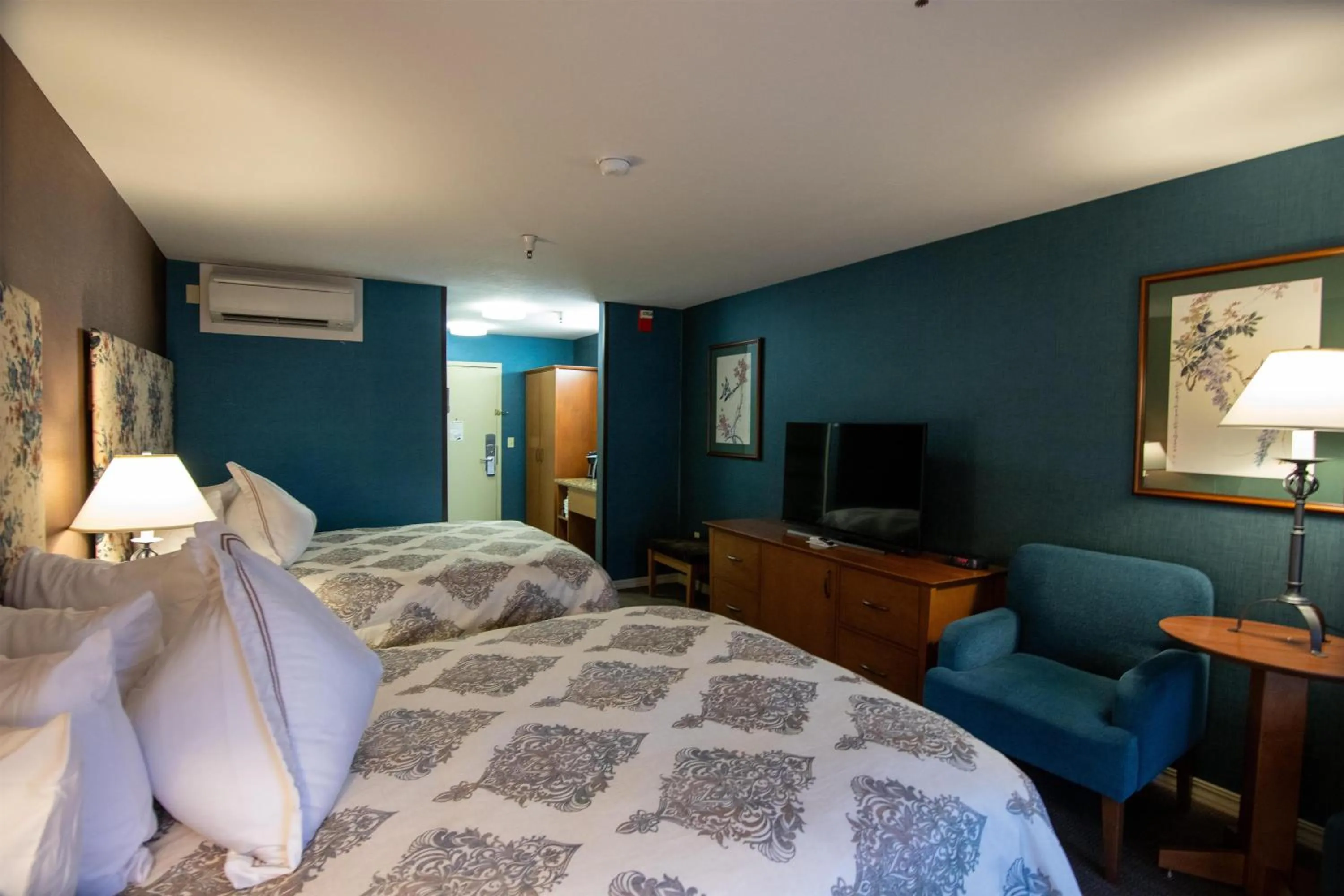 Bedroom, Bed in The Bard's Inn - BW Signature Collection by Best Western