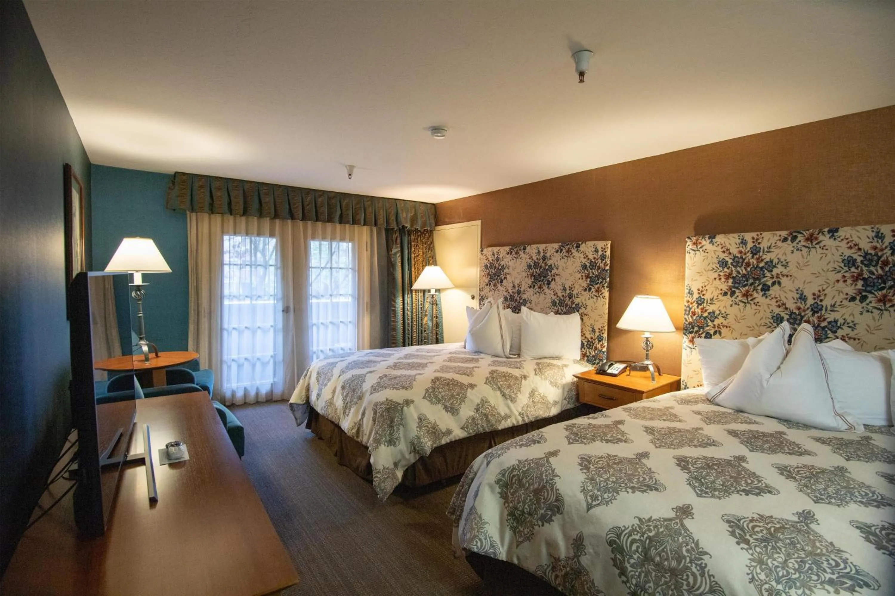 Bedroom, Bed in The Bard's Inn - BW Signature Collection by Best Western