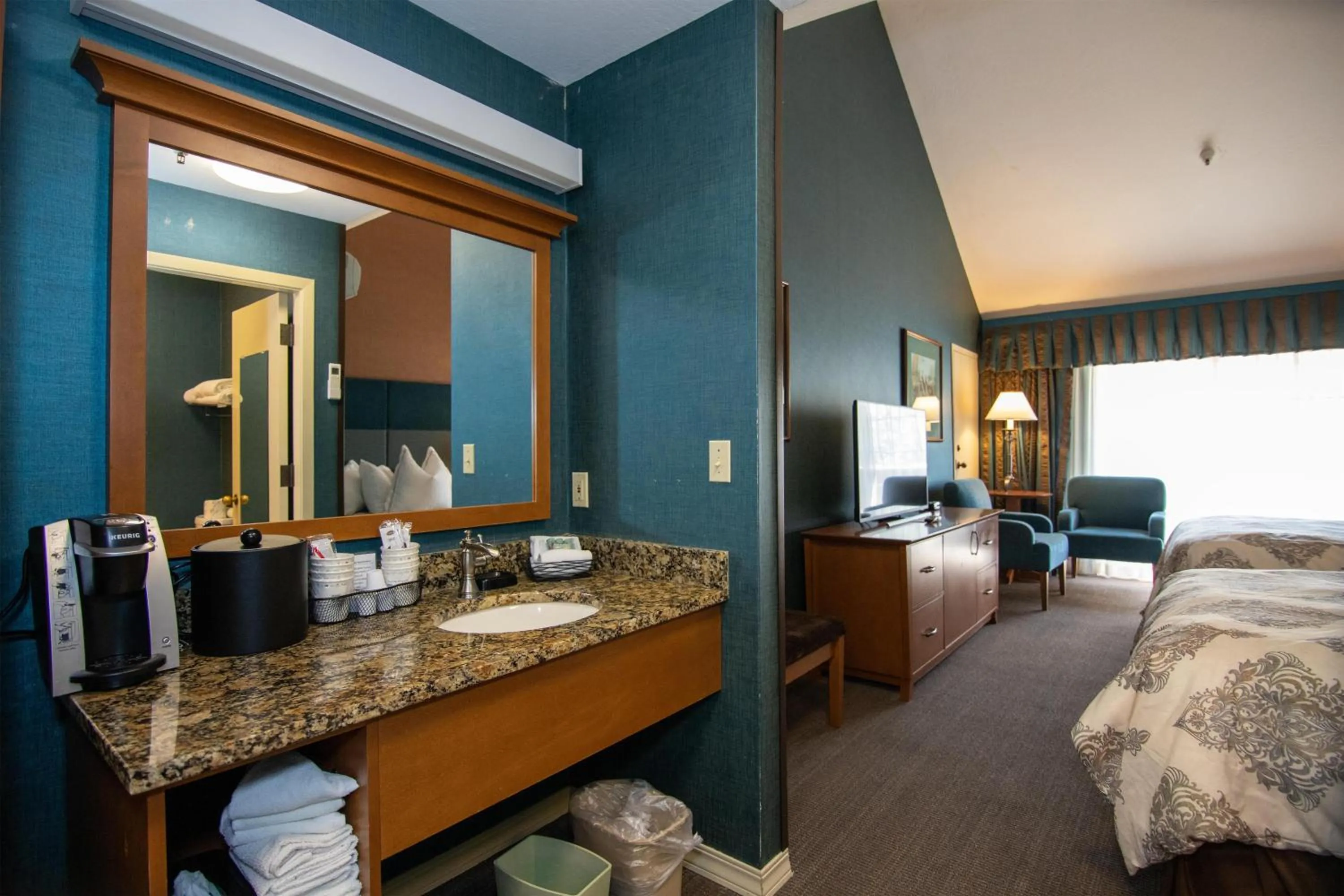 Bedroom, Bed in The Bard's Inn - BW Signature Collection by Best Western