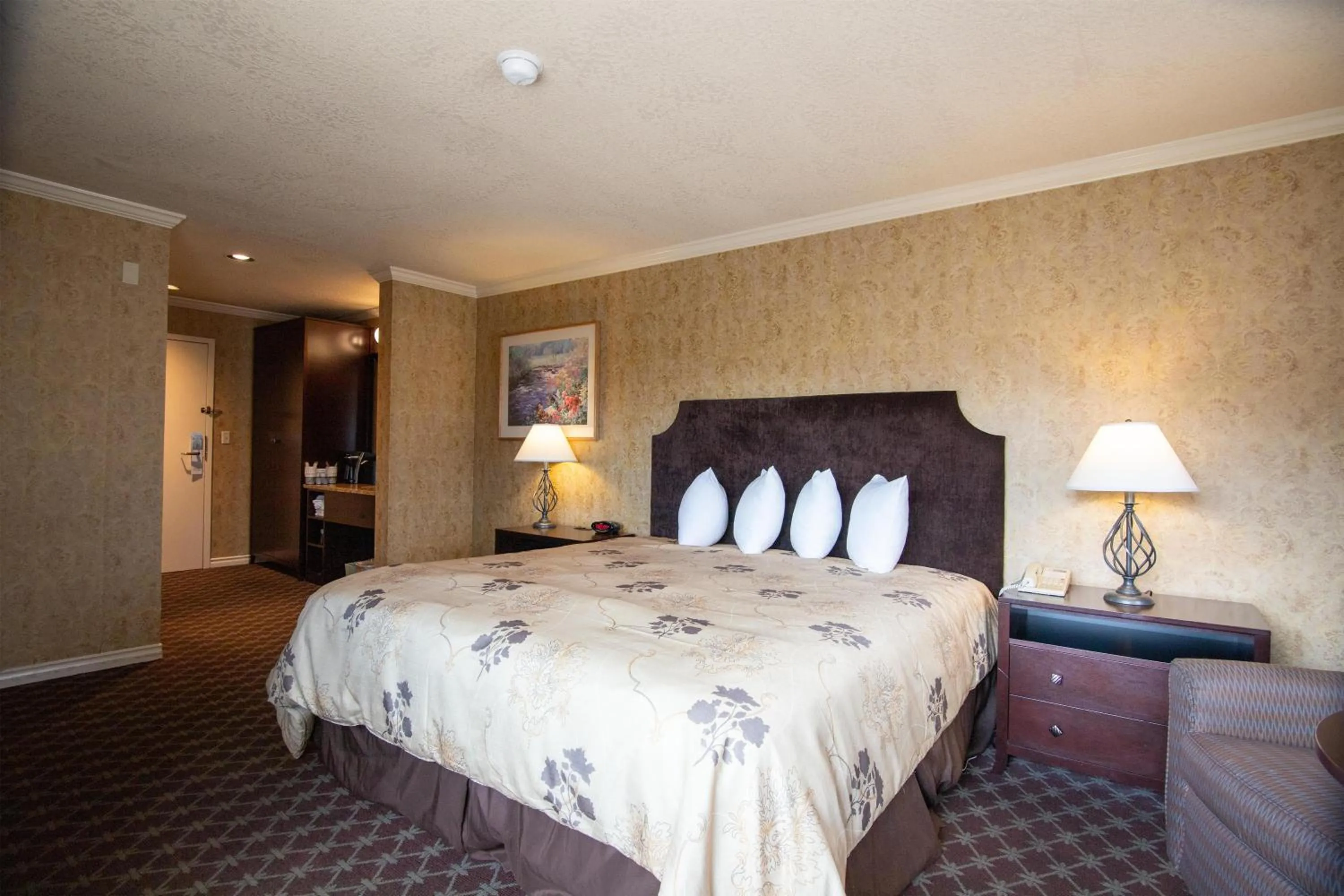 Bedroom, Bed in The Bard's Inn - BW Signature Collection by Best Western