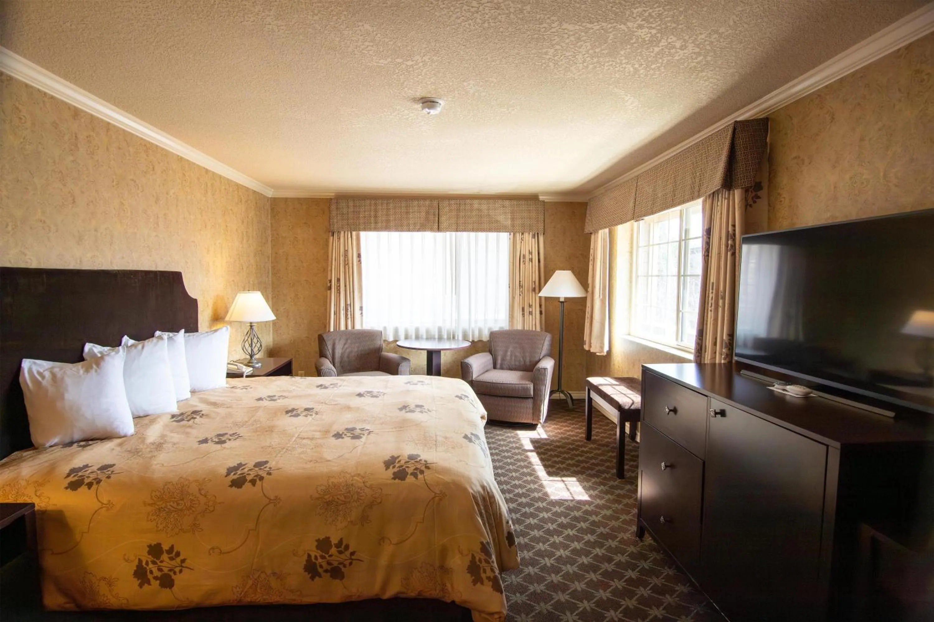 Bedroom, Bed in The Bard's Inn - BW Signature Collection by Best Western