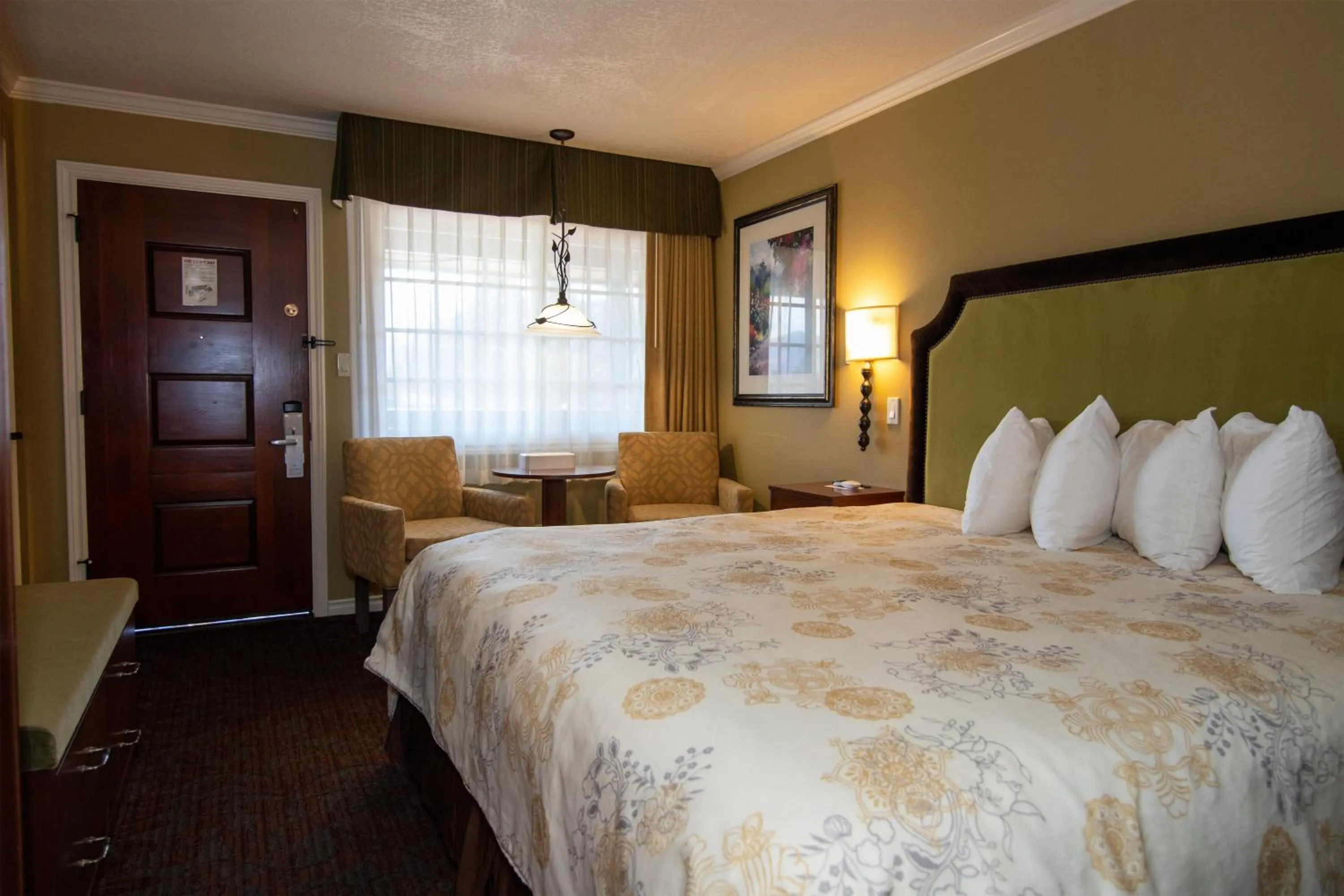 Bedroom, Bed in The Bard's Inn - BW Signature Collection by Best Western