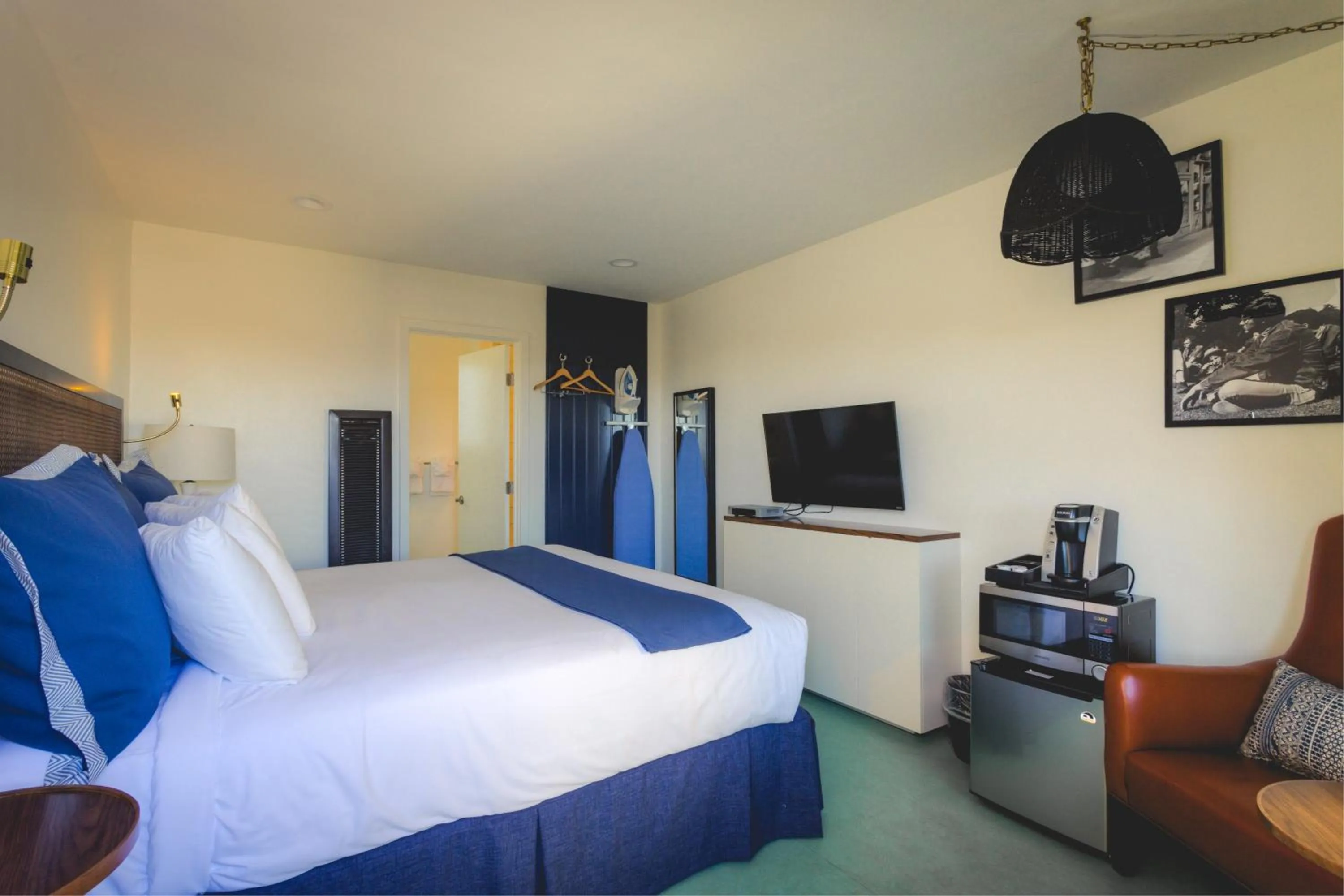 Photo of the whole room, Bed in Mylo Hotel