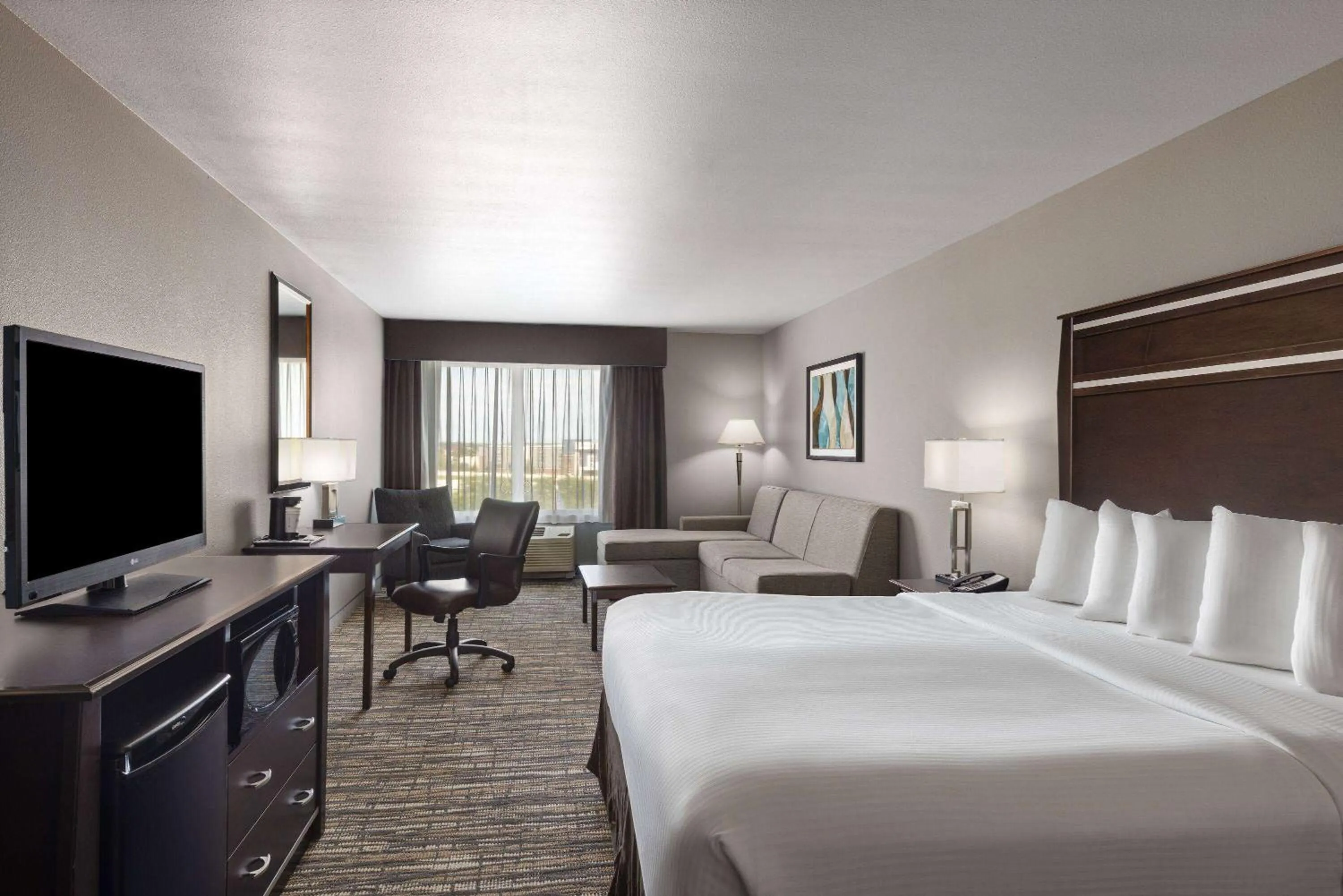 Photo of the whole room, Bed in La Quinta by Wyndham Sioux Falls