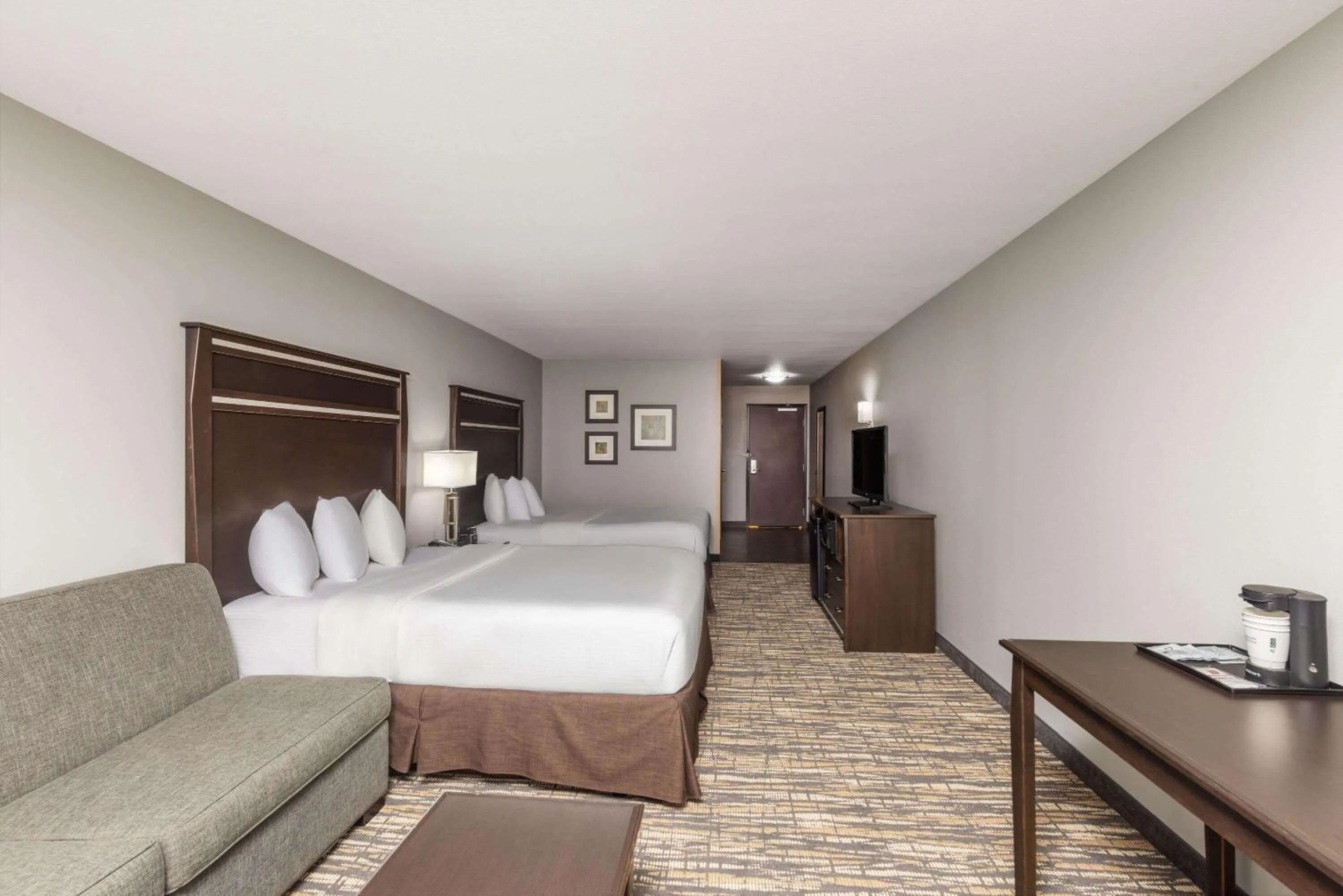 Photo of the whole room, Bed in La Quinta by Wyndham Sioux Falls