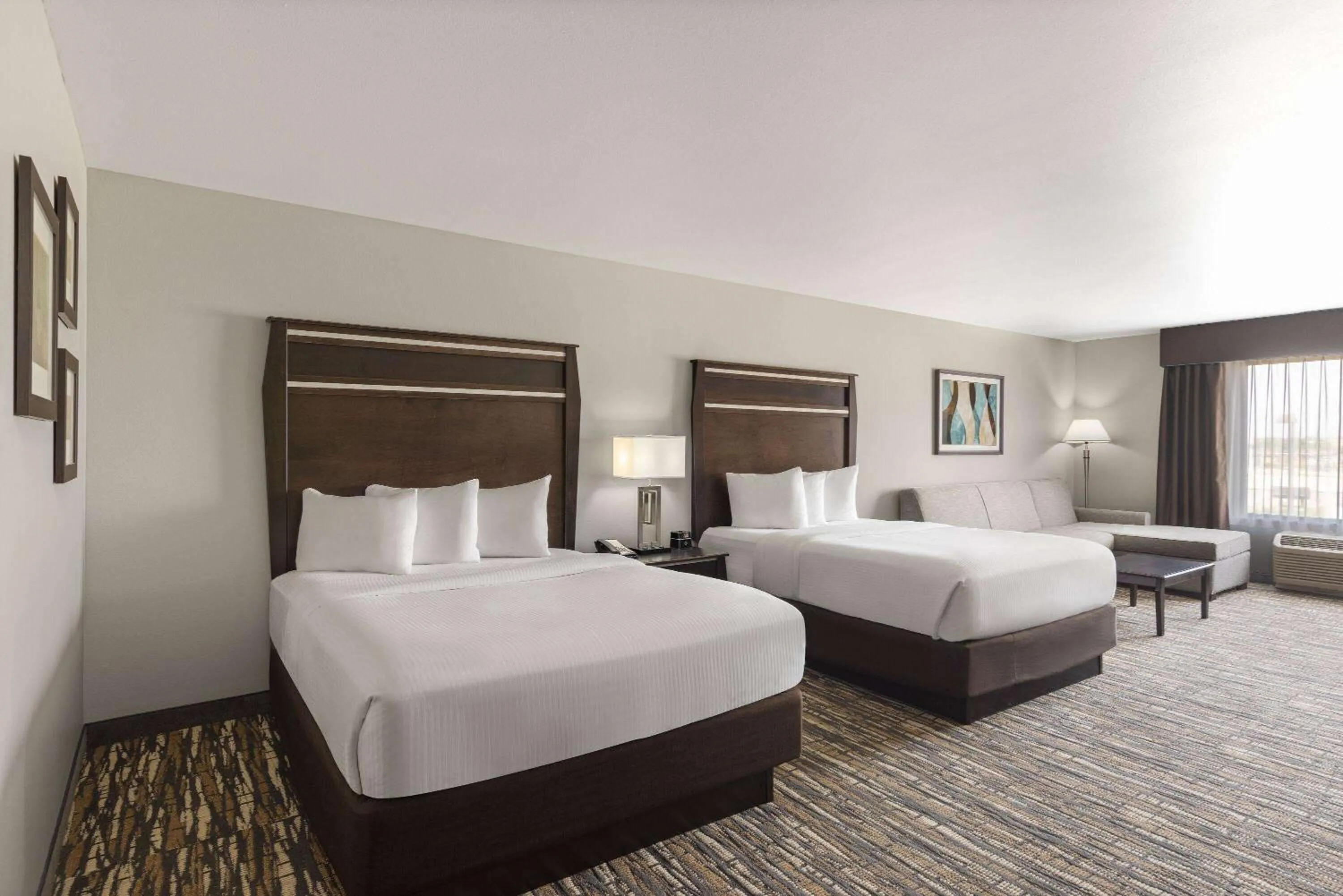 Photo of the whole room, Bed in La Quinta by Wyndham Sioux Falls