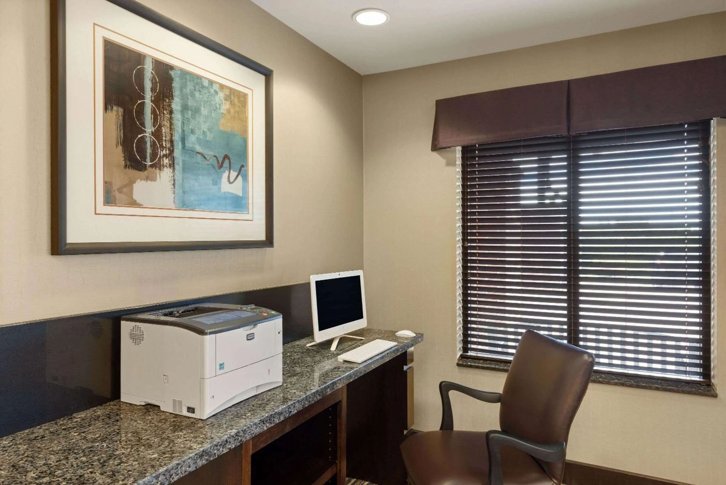 Business facilities in La Quinta by Wyndham Sioux Falls