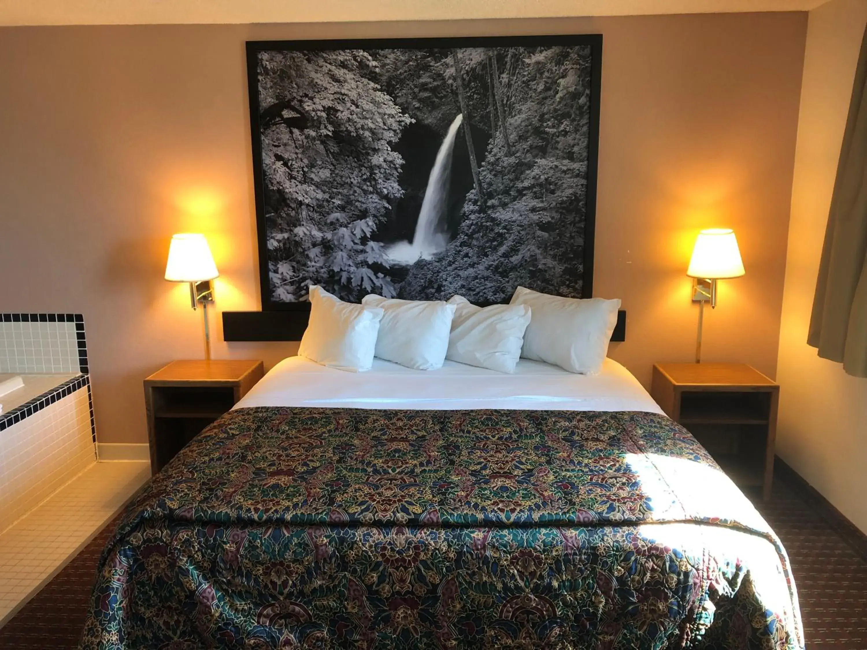 Queen Suite with 3 Queen Beds - Non-Smoking in Super 8 by Wyndham Pendleton Queen Suite with 3 Queen Beds - Non-Smoking in Super 8 by Wyndham Pendleton