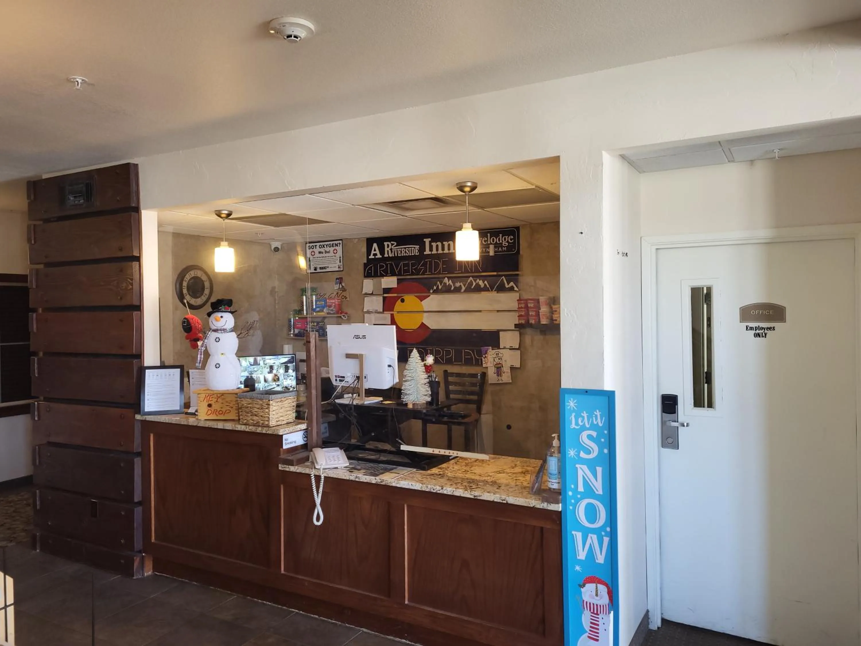 A Riverside Inn Travelodge by Wyndham