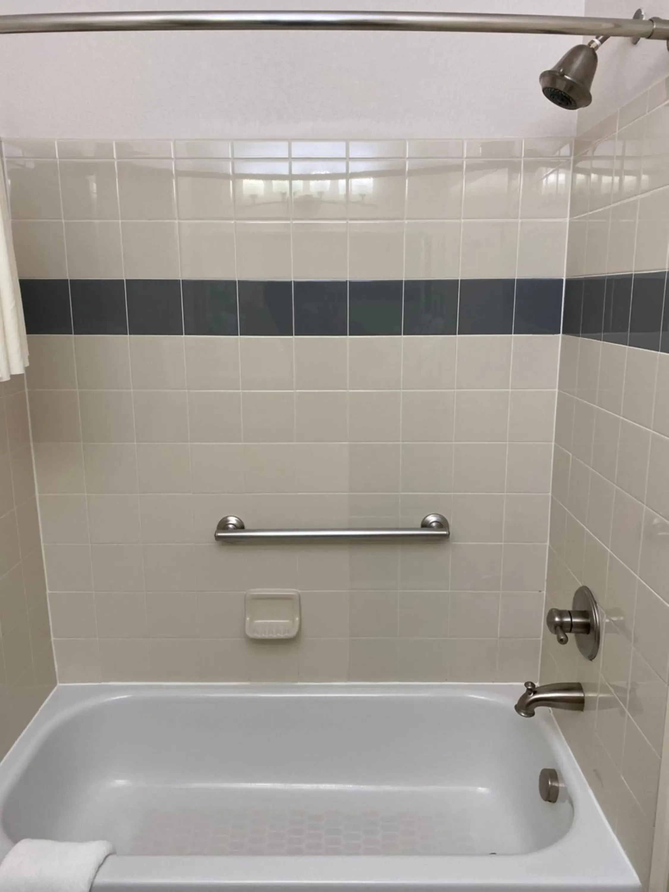 King Room - Non-Smoking in A Riverside Inn Travelodge by Wyndham King Room - Non-Smoking in A Riverside Inn Travelodge by Wyndham