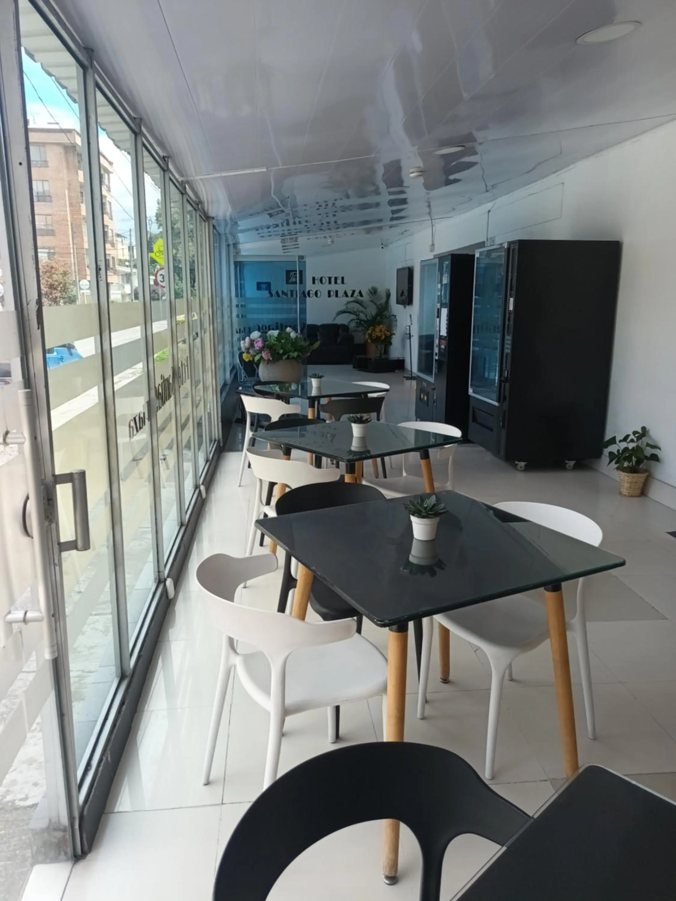 Dining area in Hotel Santiago Plaza