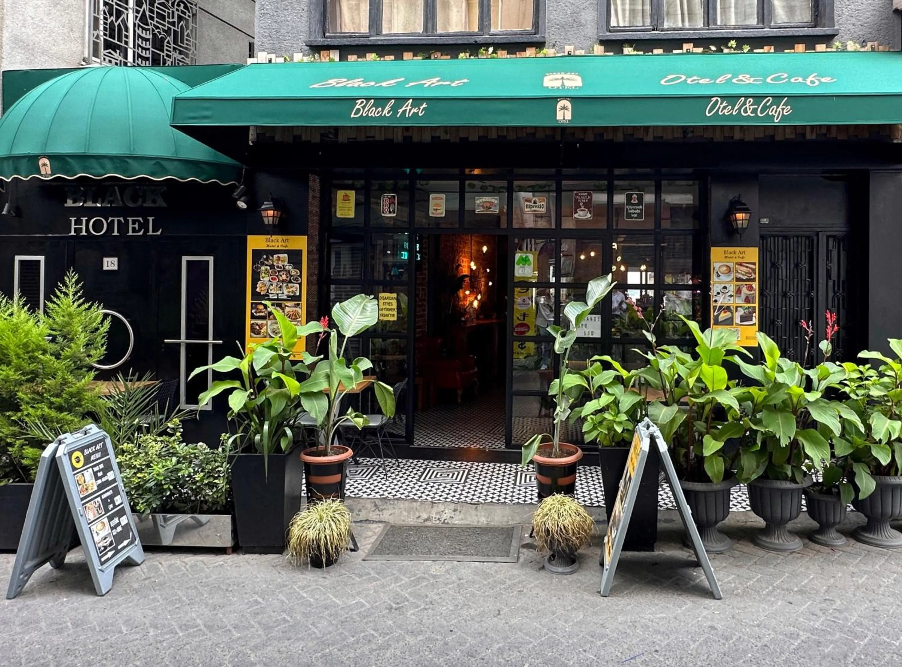 Facade/entrance in Black Art Otel