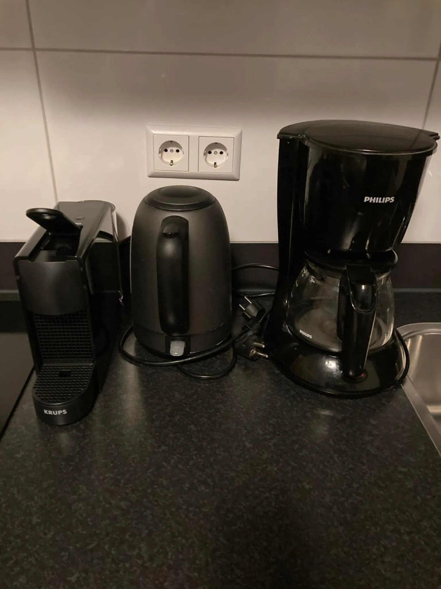Coffee/tea facilities in Nicolette Apartments