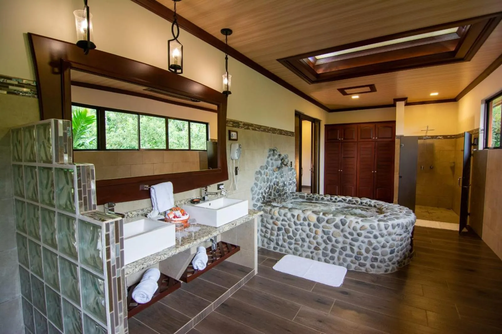 Hot Tub in Hotel Arenal Springs Resort & Spa