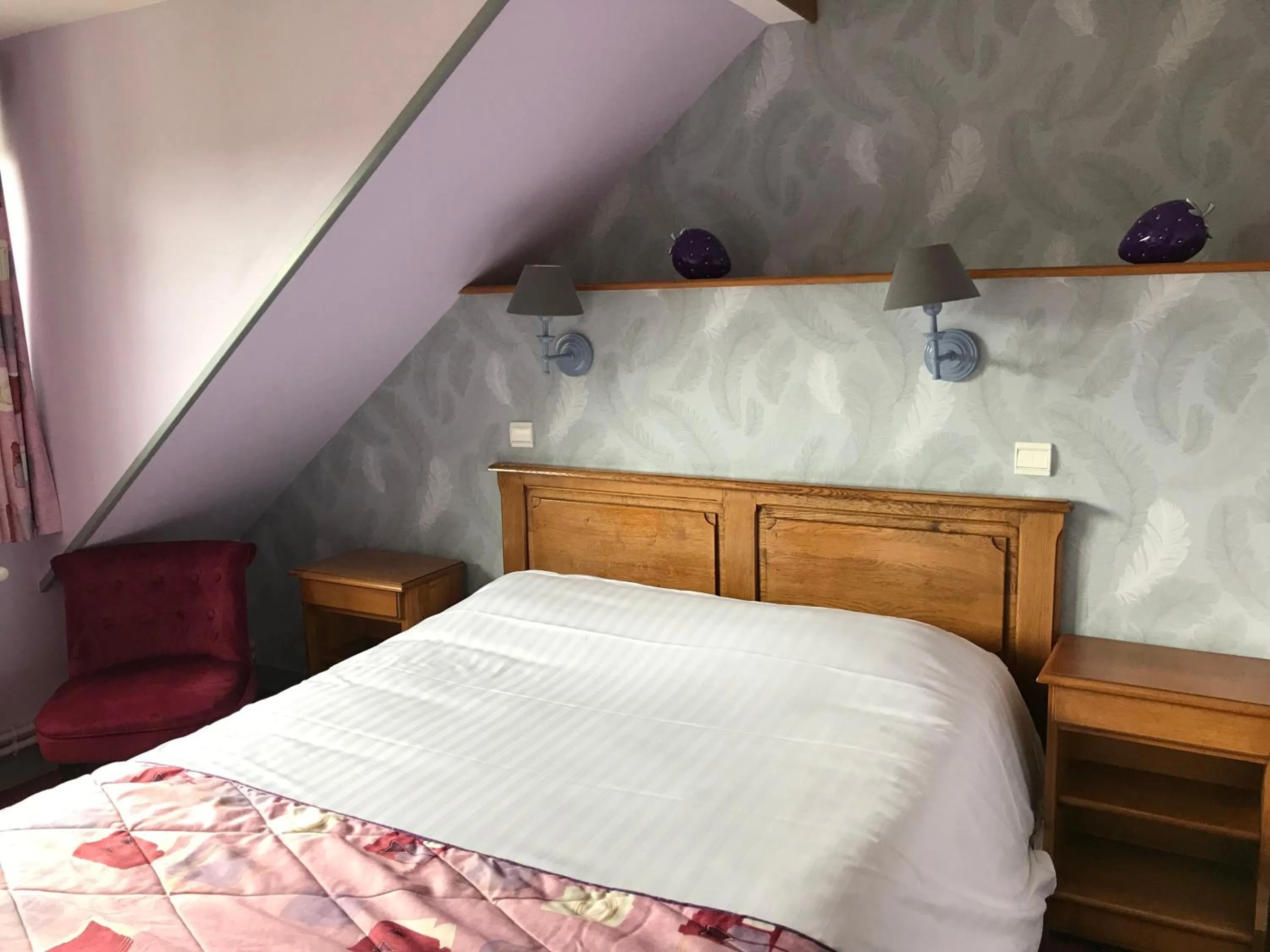 Bed in Logis Hôtel & Restaurant La Villa des Houx