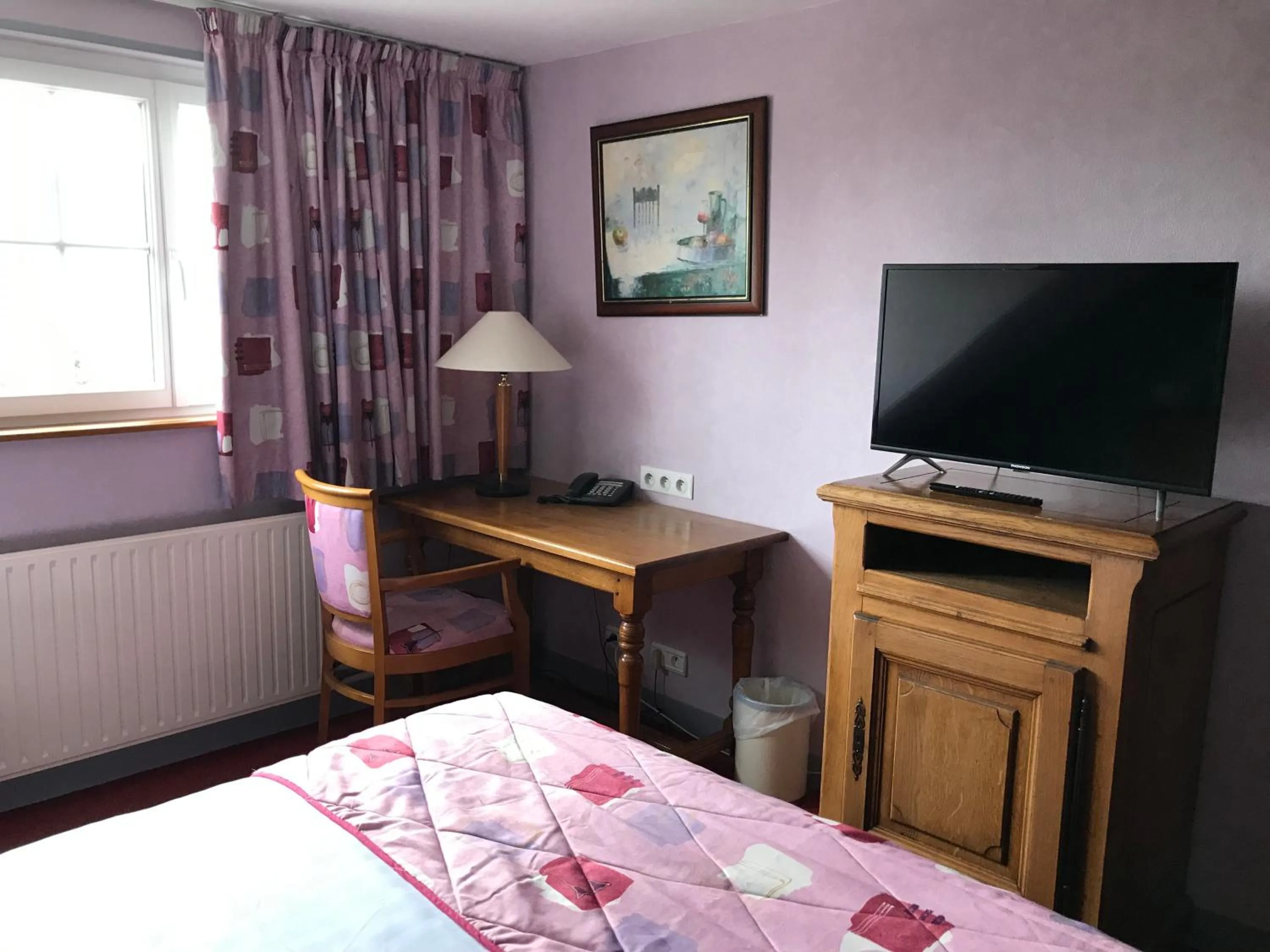 Bed in Logis Hôtel & Restaurant La Villa des Houx