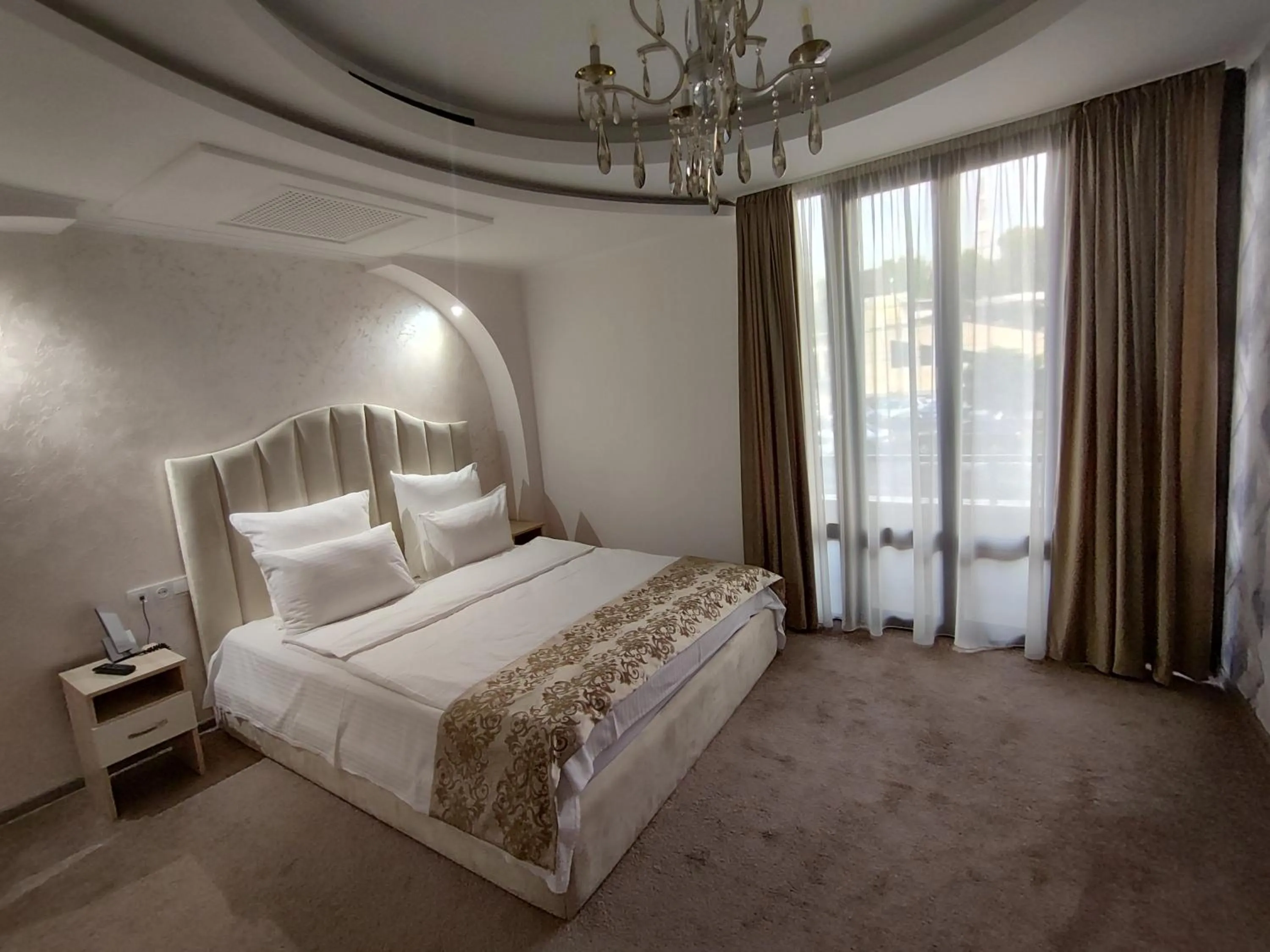 Balcony/Terrace, Bed in DeLin Hotel And Tours