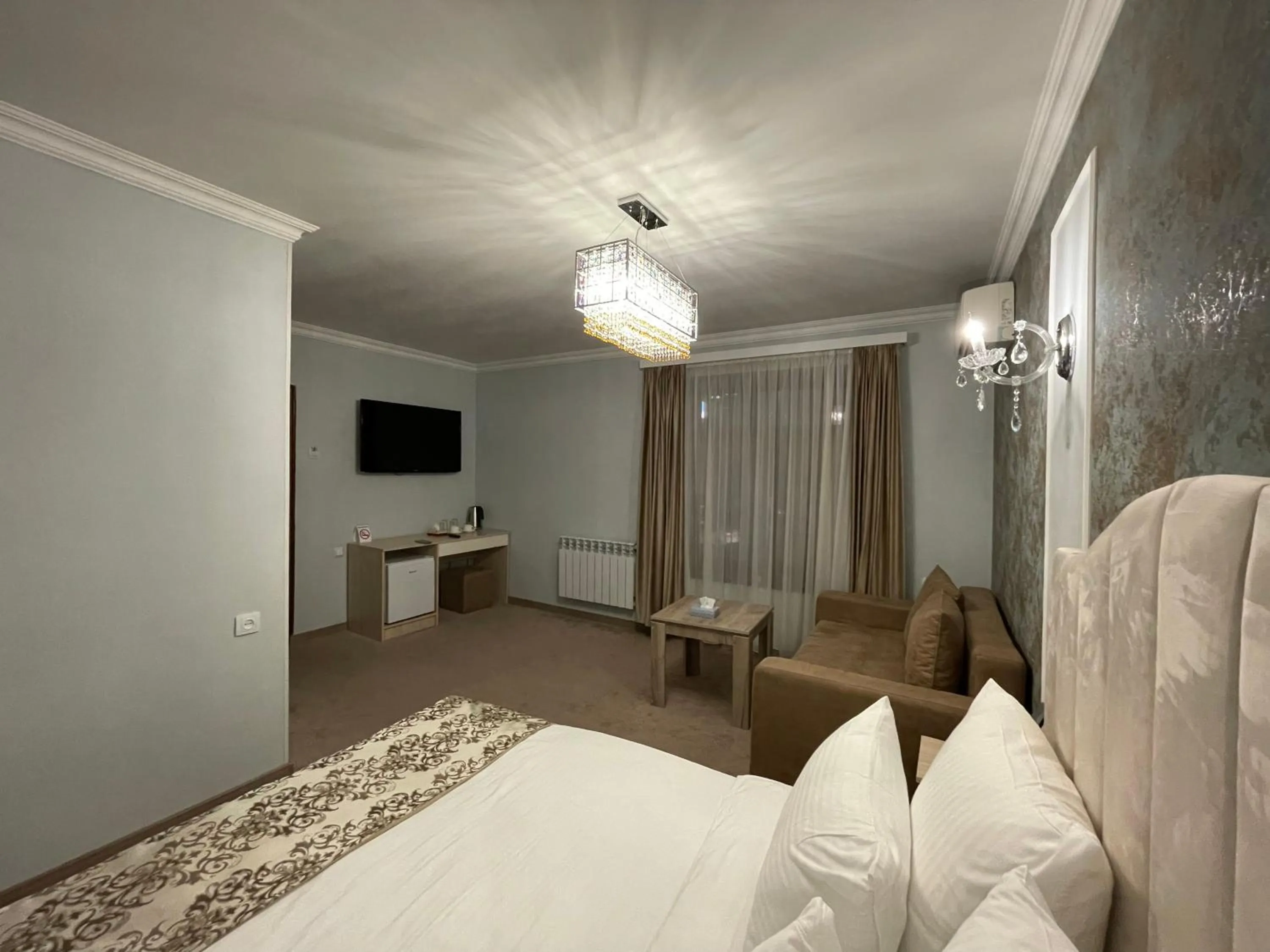 TV and multimedia, Bed in DeLin Hotel And Tours